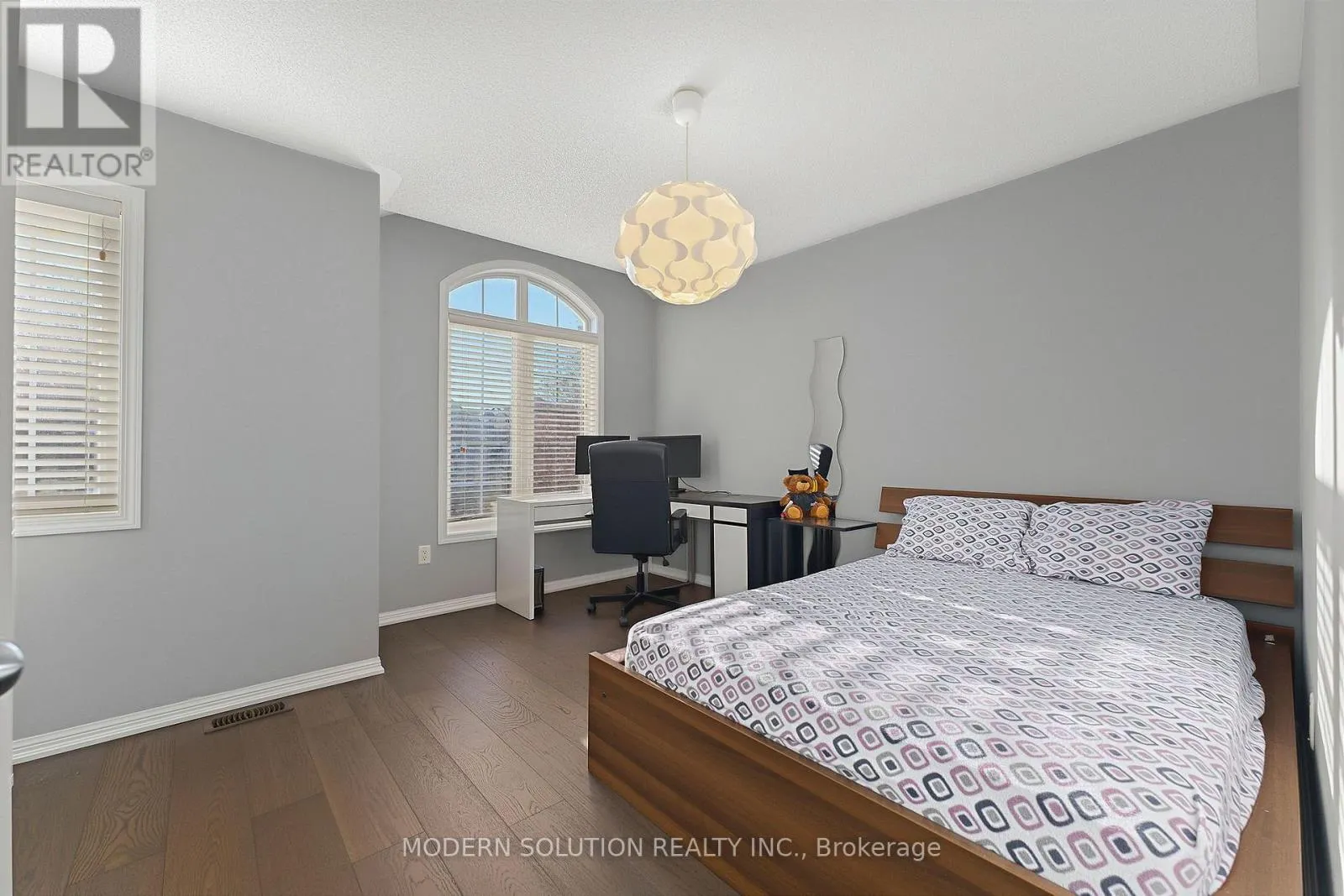5 WOODCOTE CRESCENT