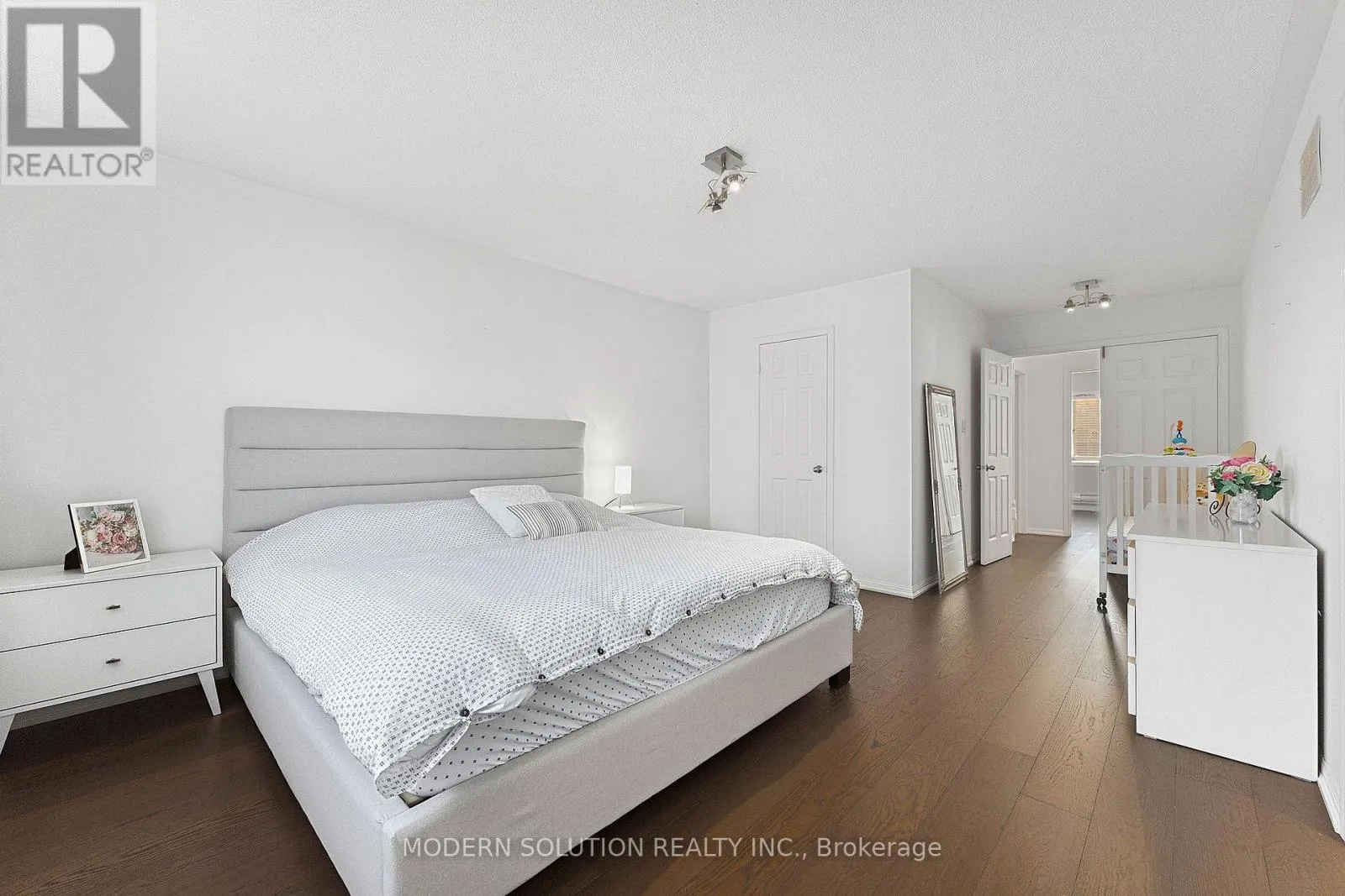 5 WOODCOTE CRESCENT