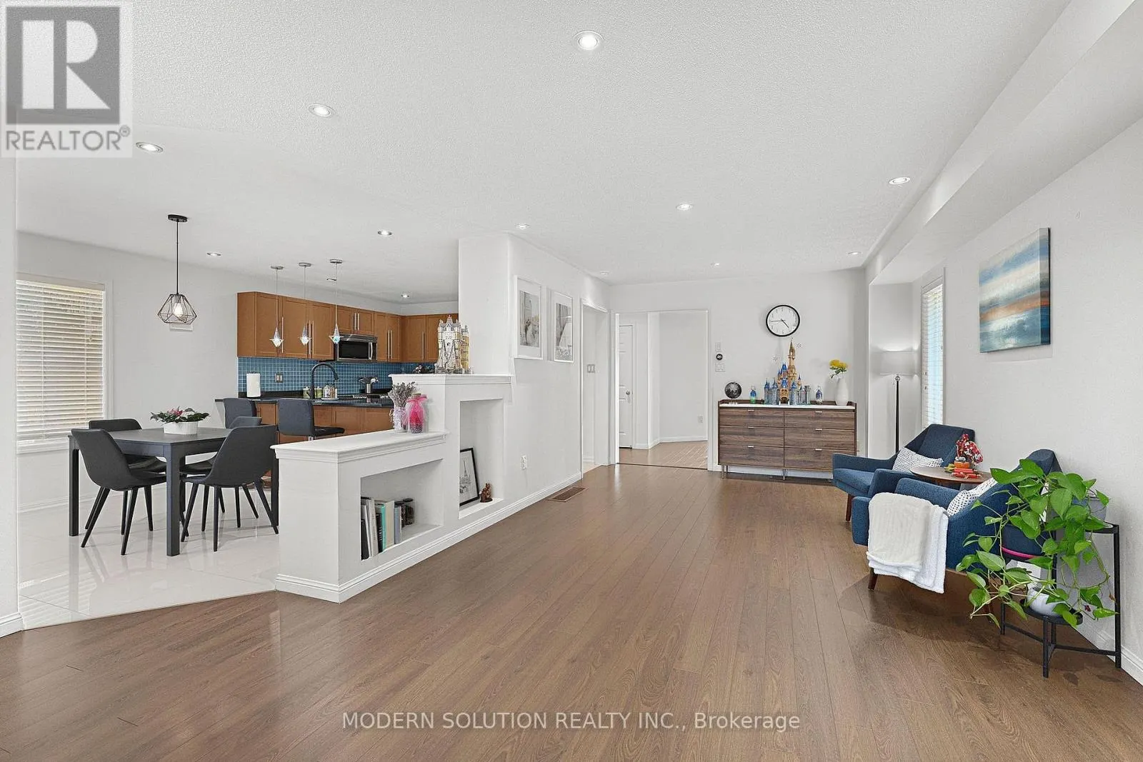 5 WOODCOTE CRESCENT