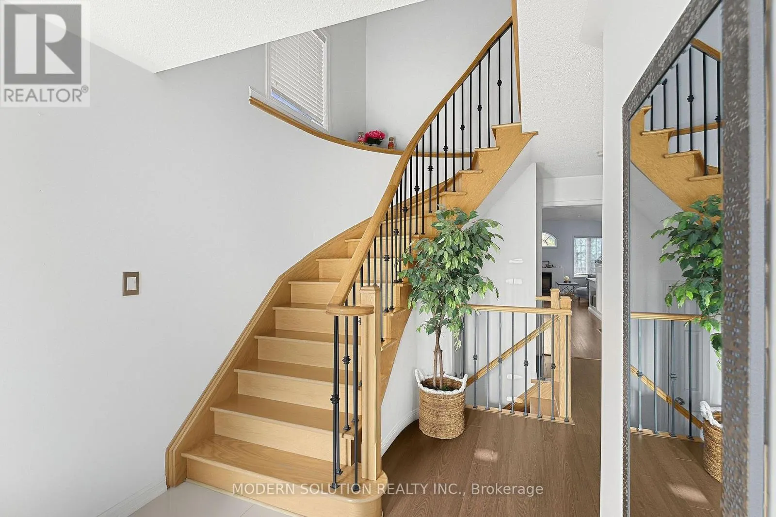 5 WOODCOTE CRESCENT