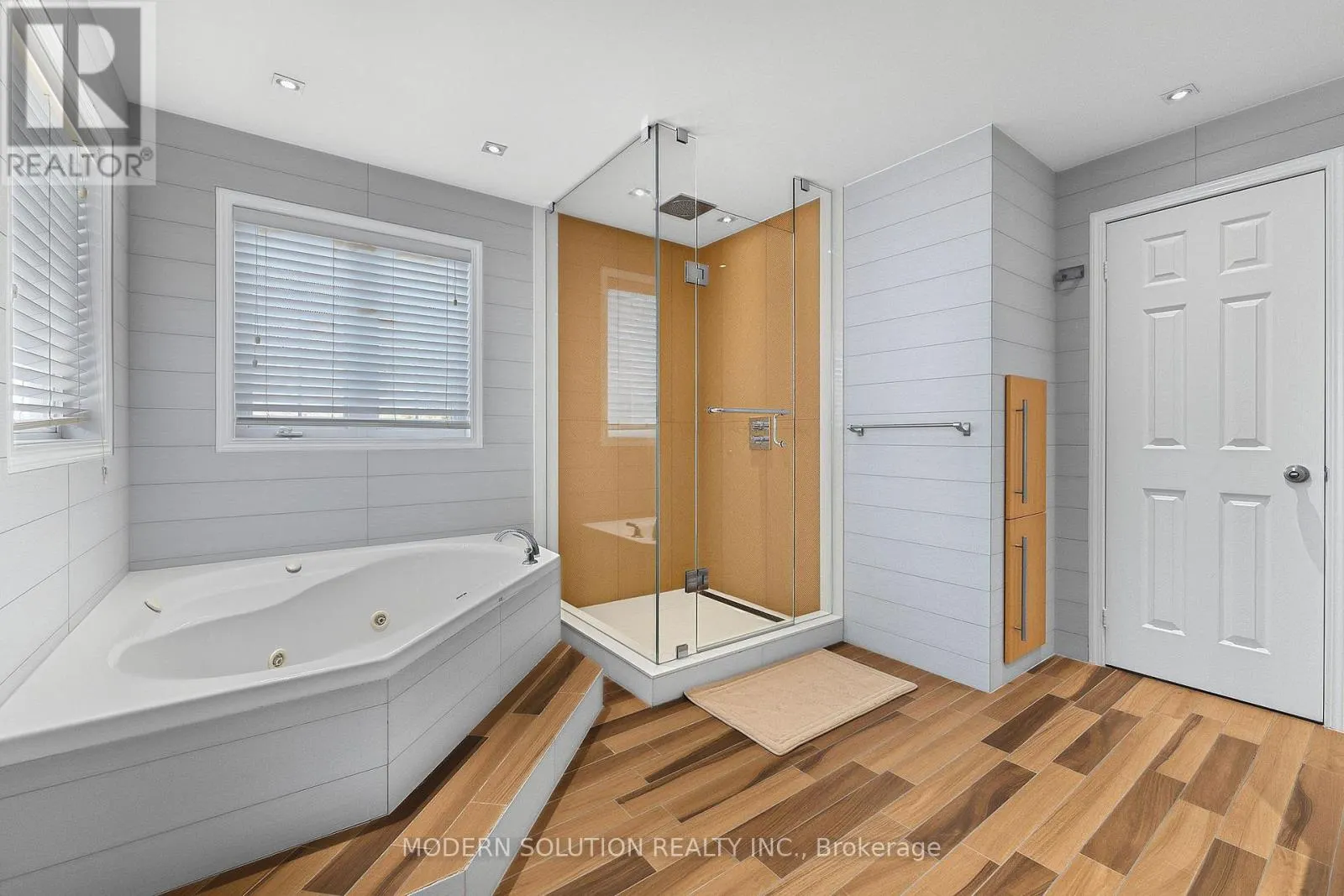 5 WOODCOTE CRESCENT