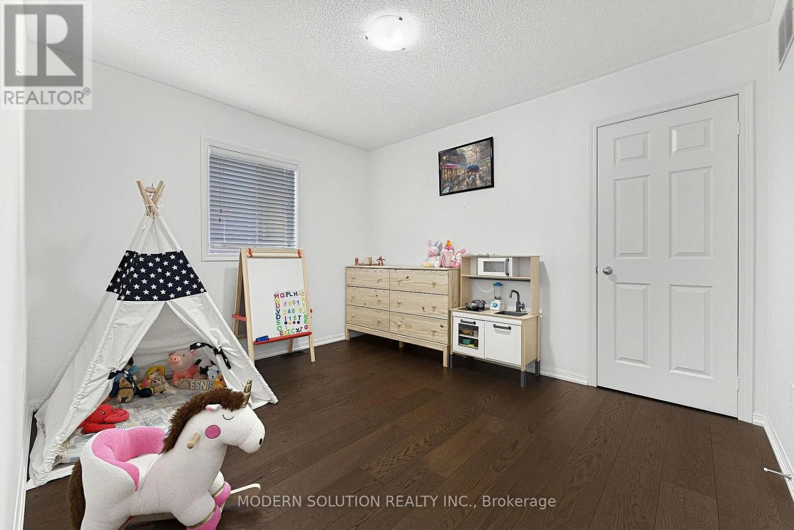 5 WOODCOTE CRESCENT