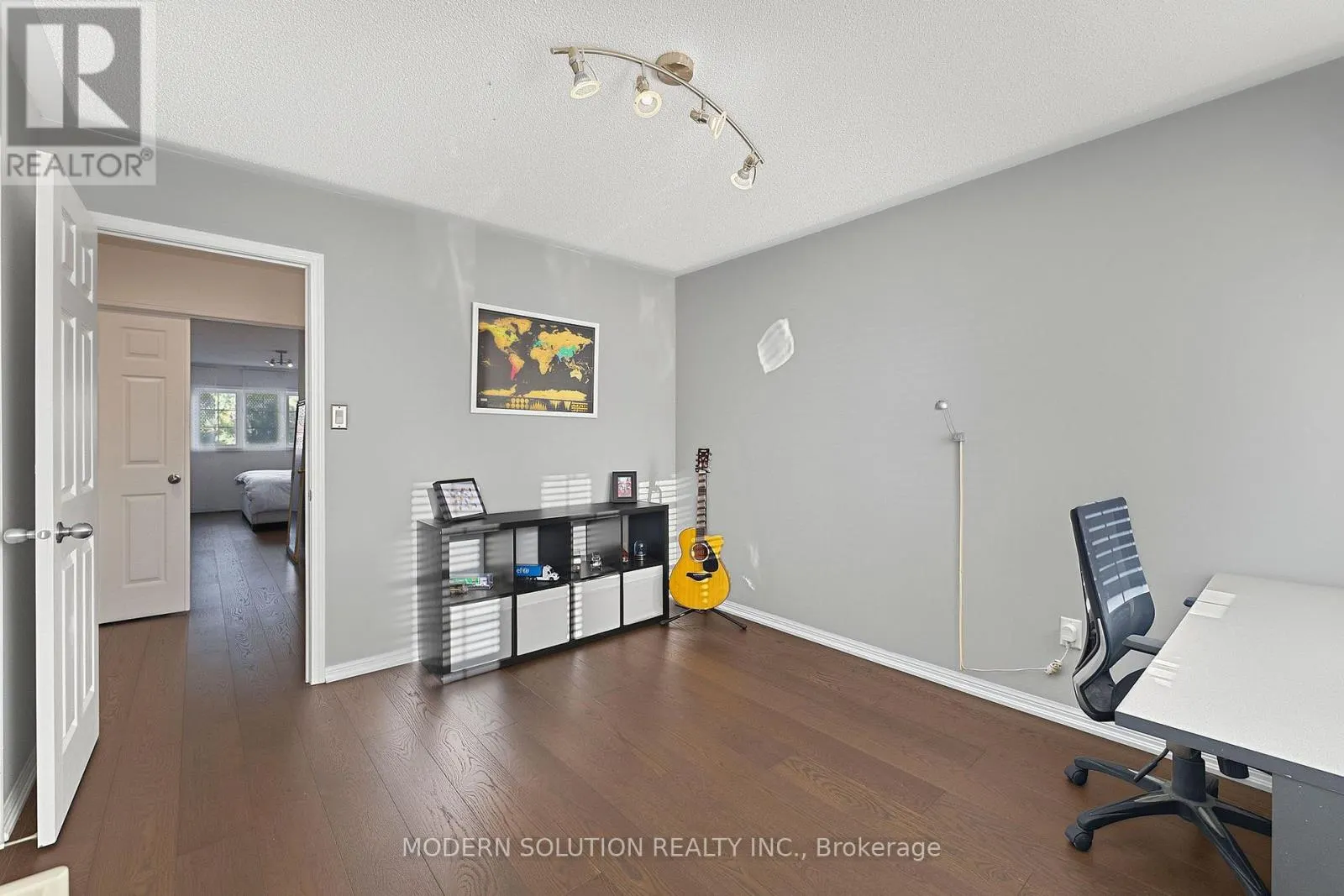 5 WOODCOTE CRESCENT
