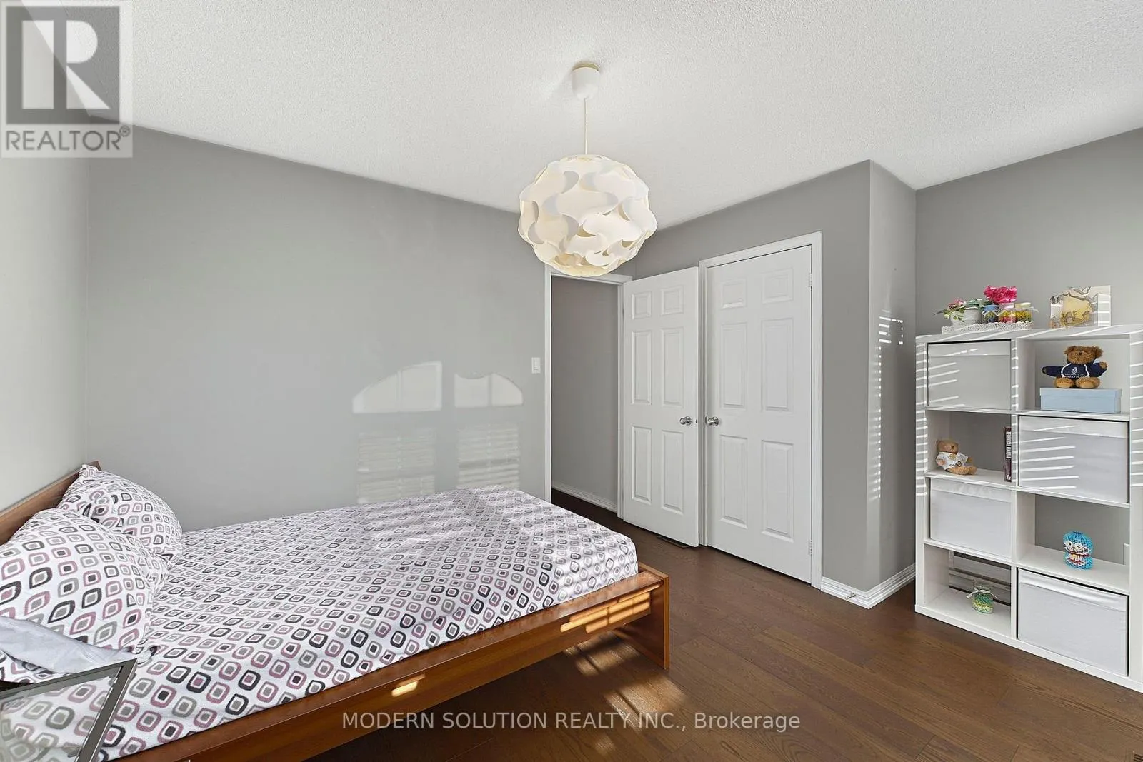 5 WOODCOTE CRESCENT