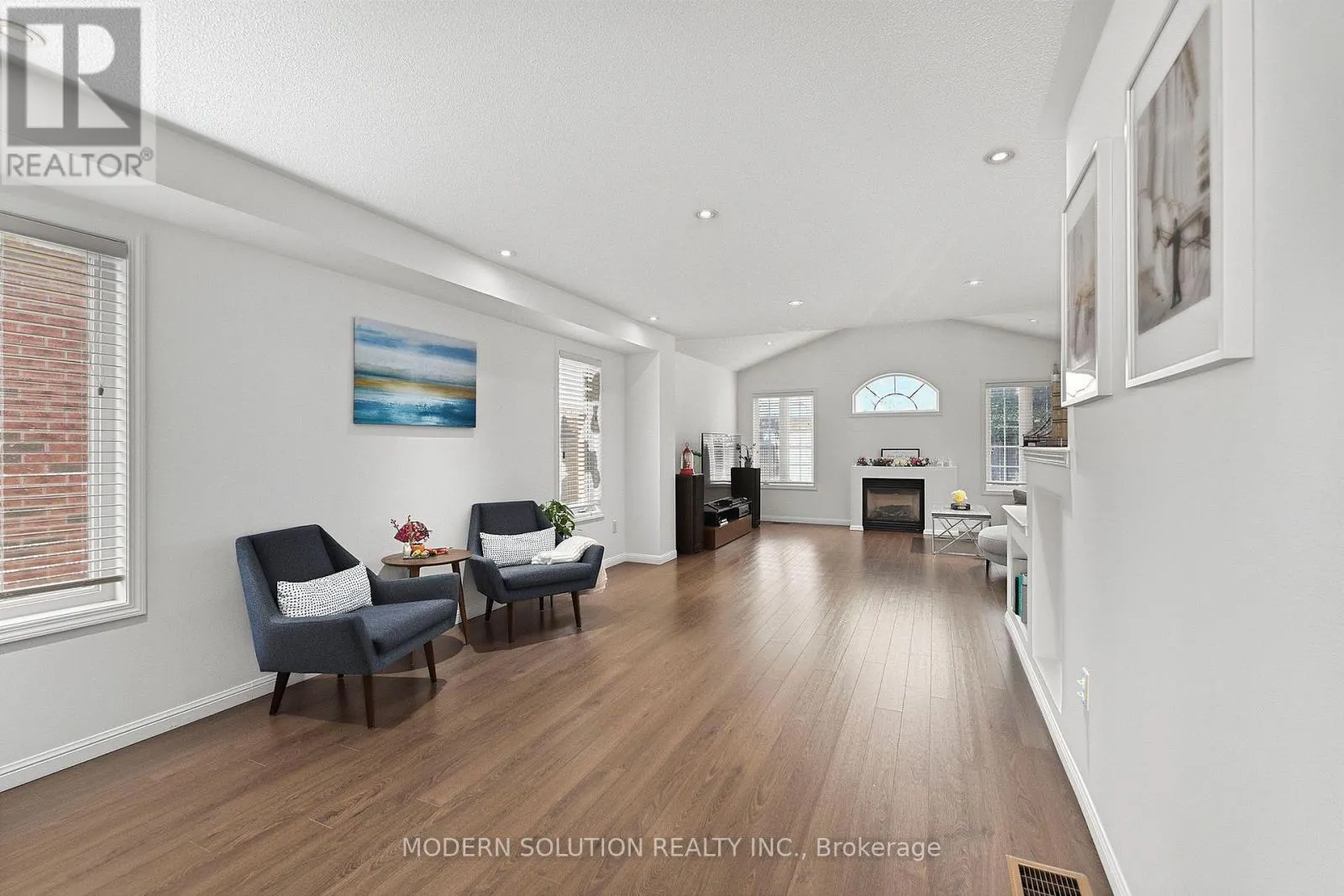 5 WOODCOTE CRESCENT