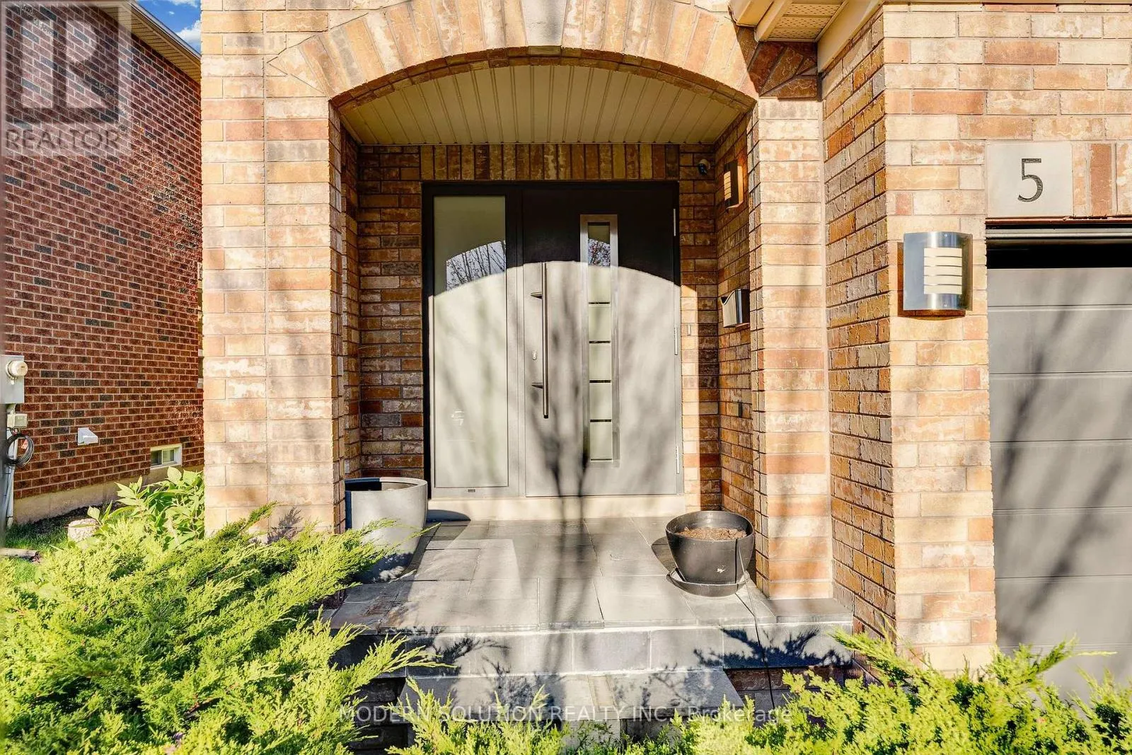5 WOODCOTE CRESCENT