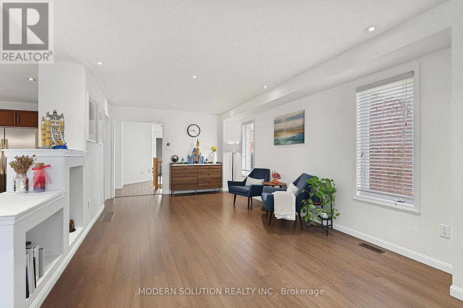 5 WOODCOTE CRESCENT