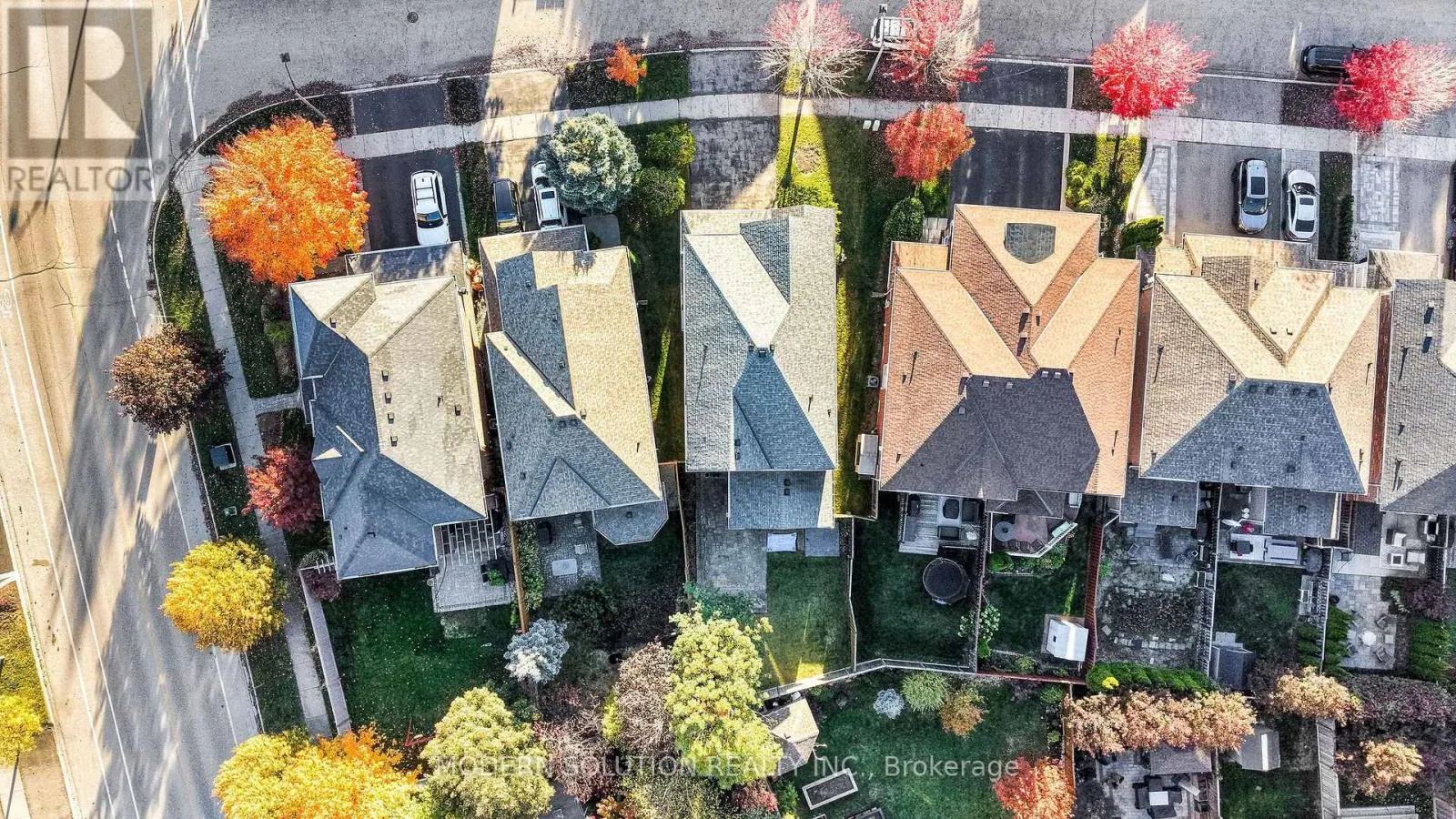 5 WOODCOTE CRESCENT