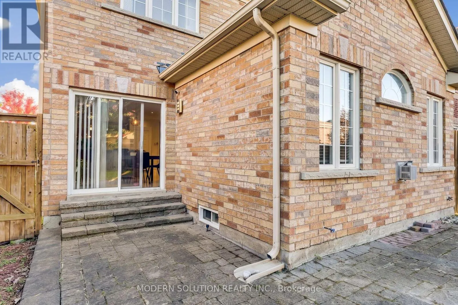 5 WOODCOTE CRESCENT