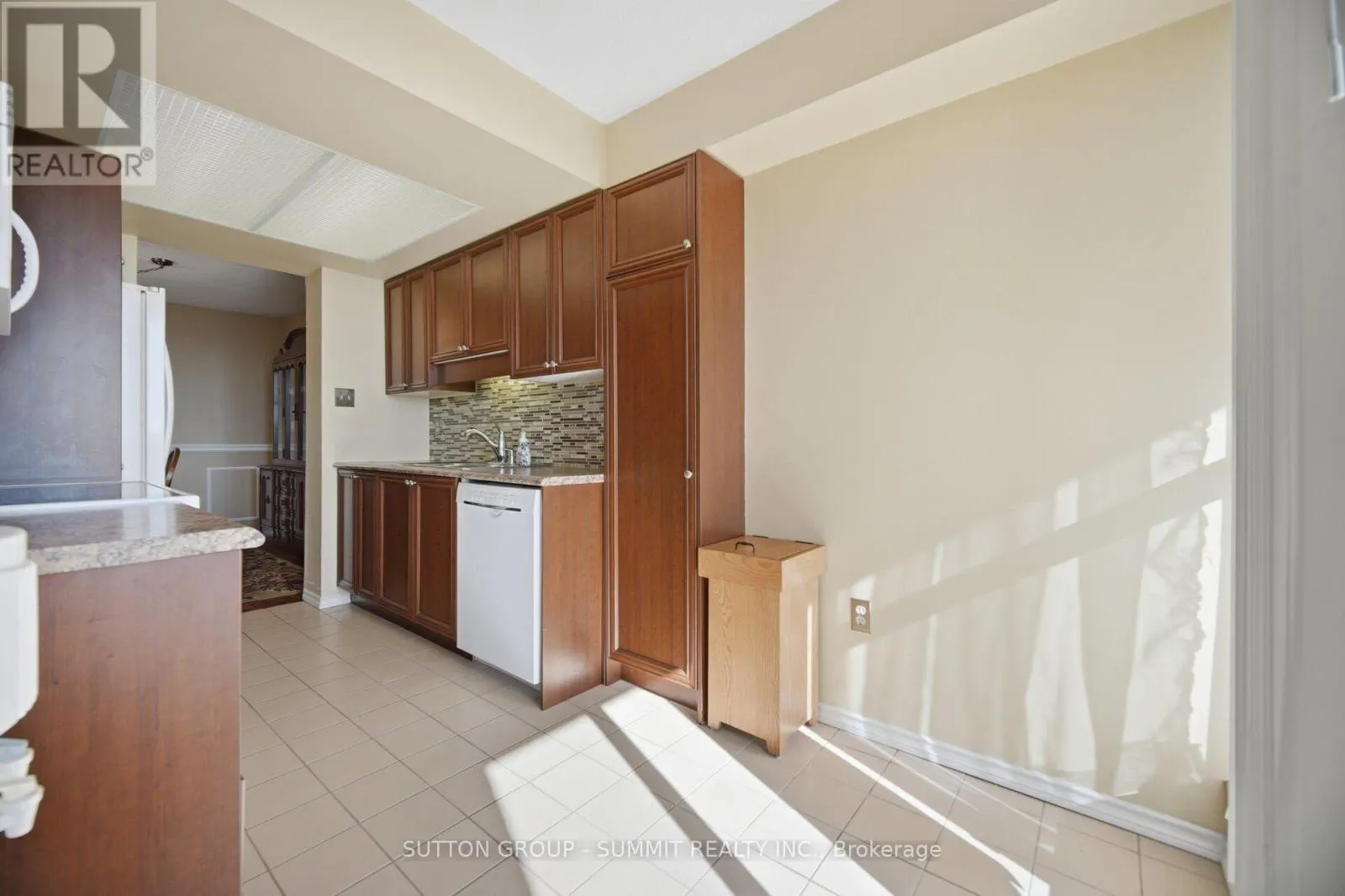 911 - 20 CHERRYTREE DRIVE