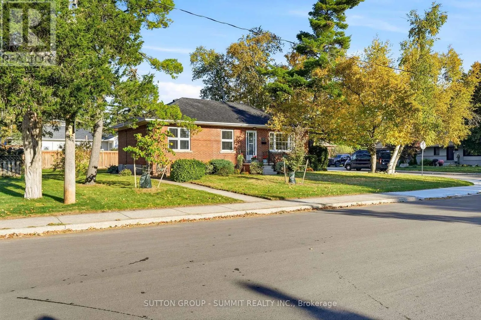 2117 MAPLEWOOD DRIVE