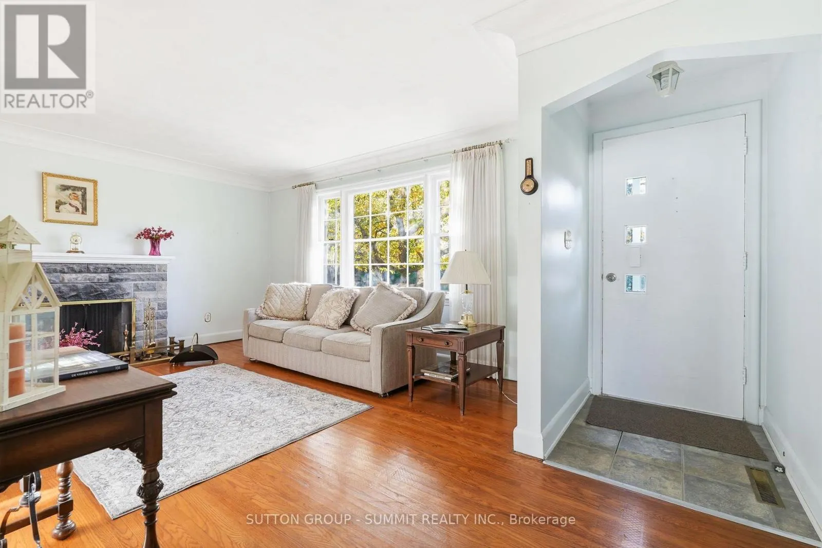 2117 MAPLEWOOD DRIVE