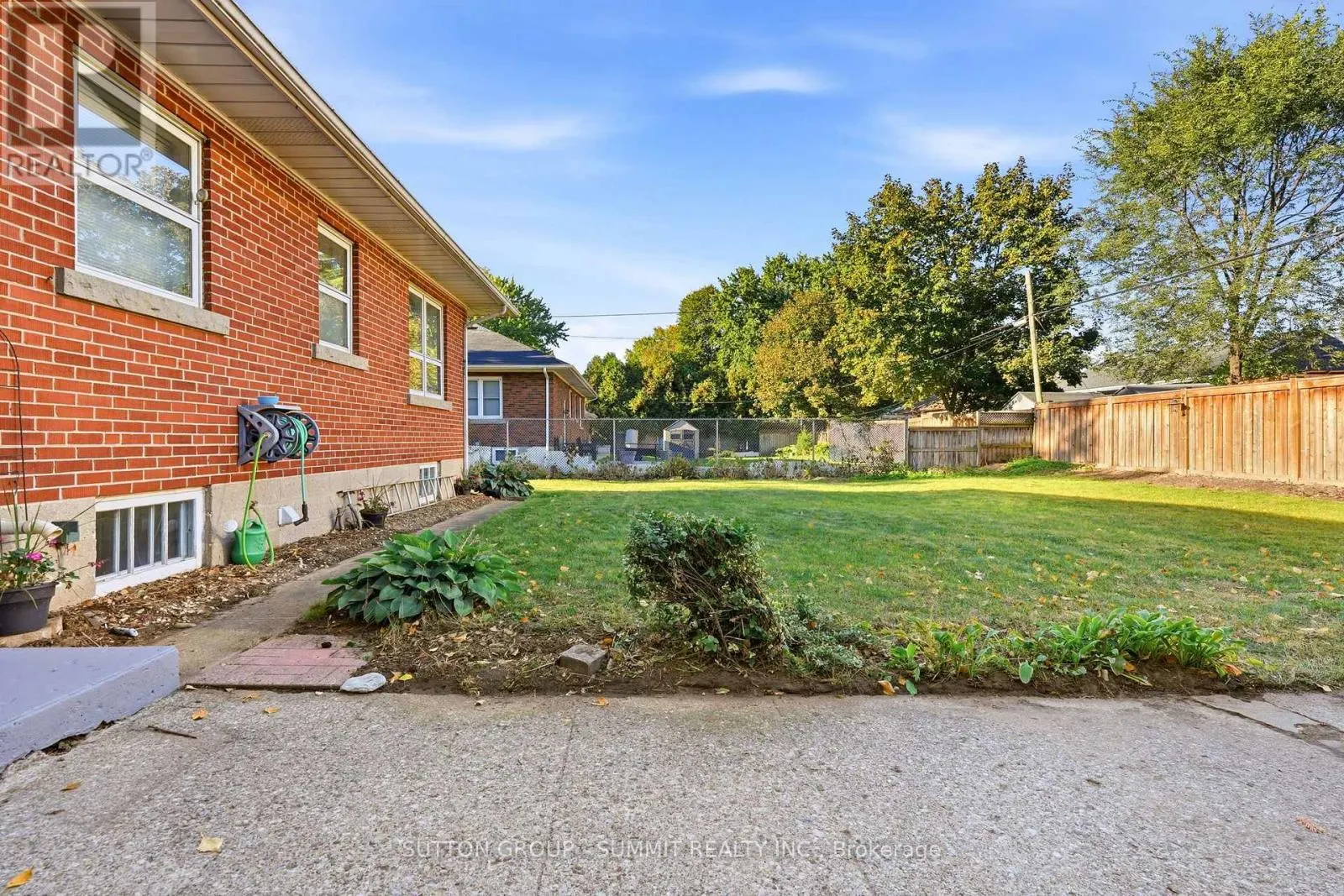 2117 MAPLEWOOD DRIVE