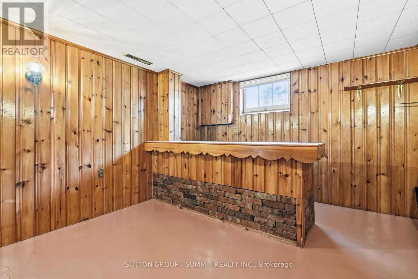 2117 MAPLEWOOD DRIVE