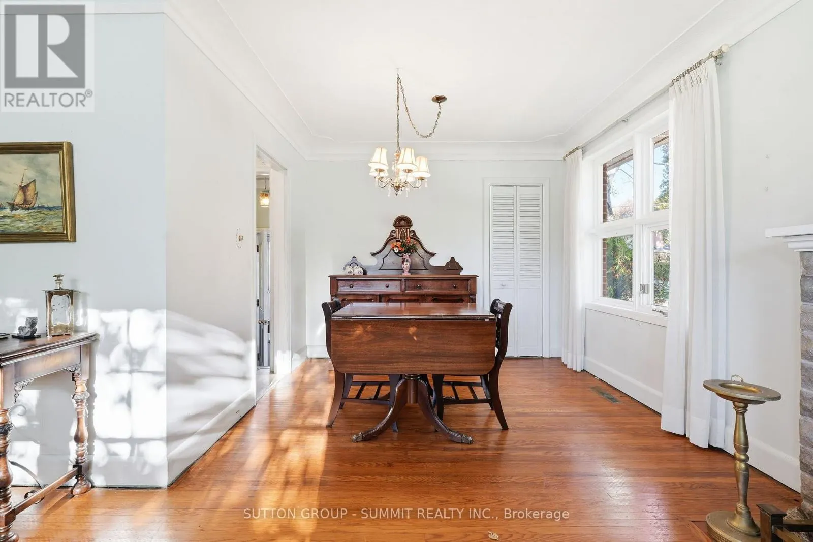 2117 MAPLEWOOD DRIVE