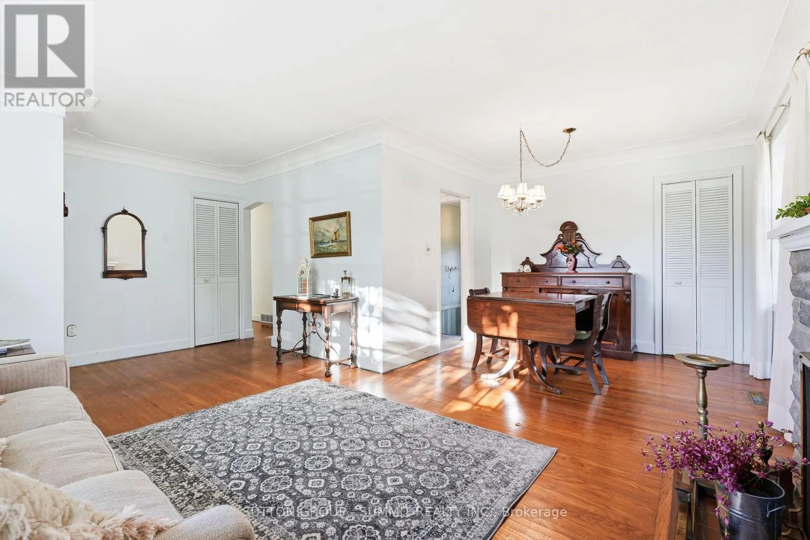 2117 MAPLEWOOD DRIVE