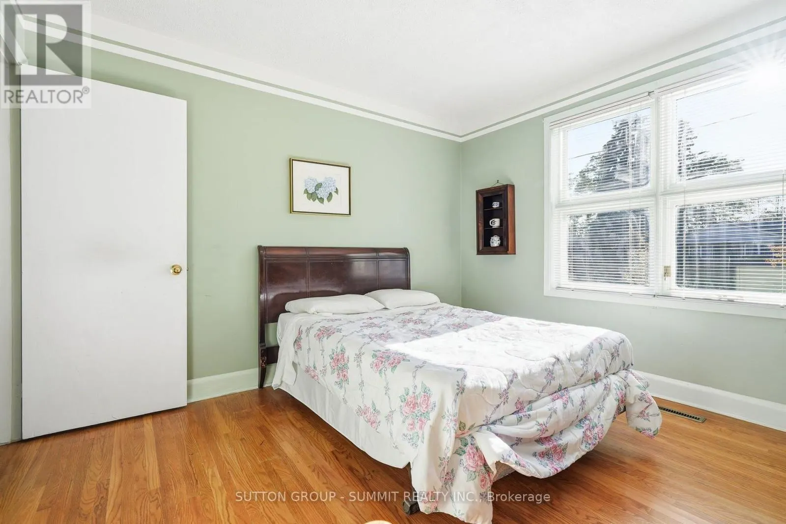 2117 MAPLEWOOD DRIVE