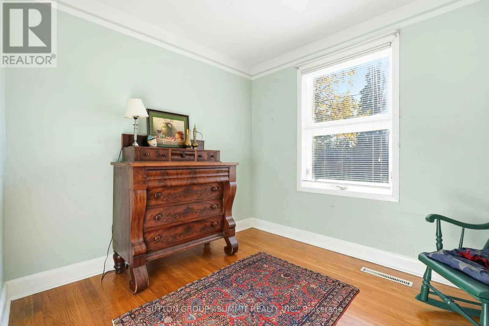 2117 MAPLEWOOD DRIVE