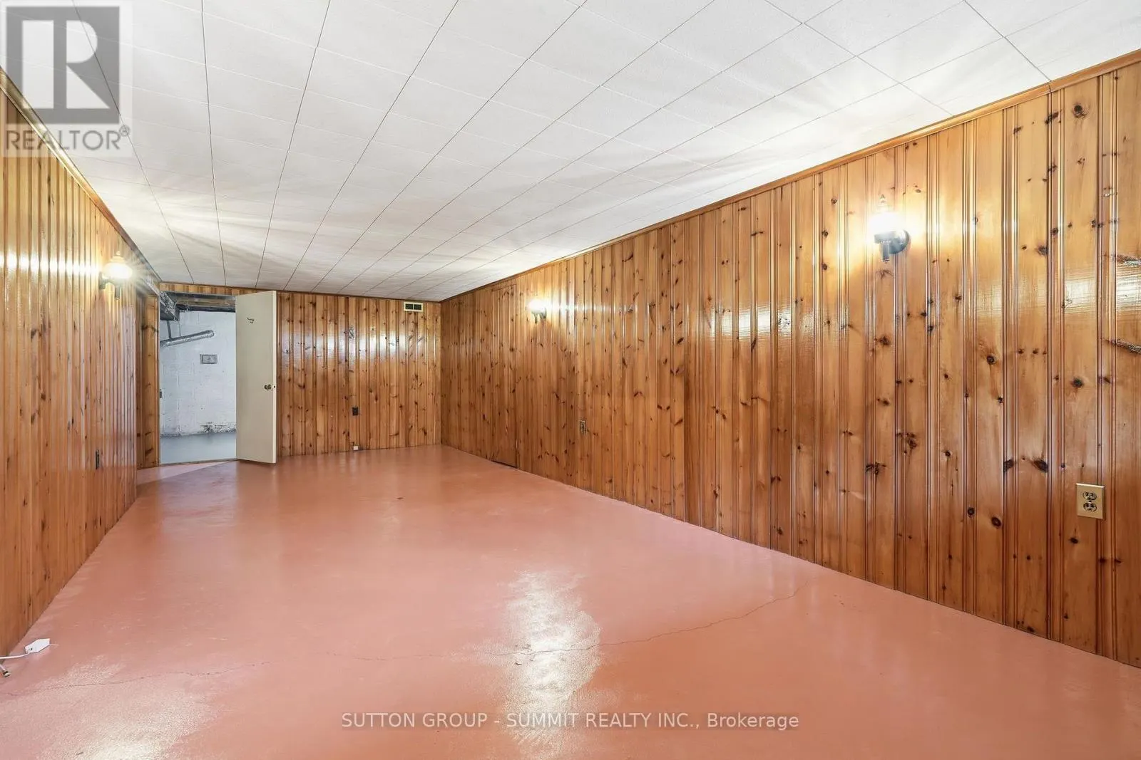 2117 MAPLEWOOD DRIVE