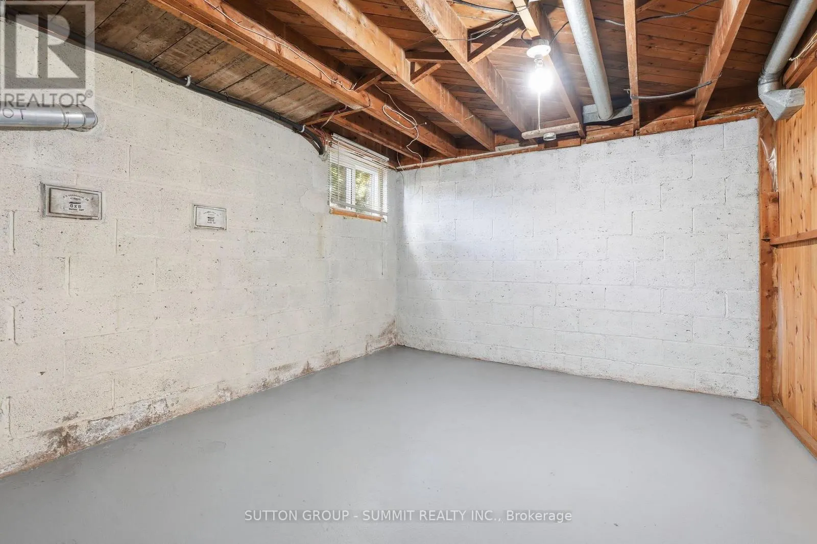 2117 MAPLEWOOD DRIVE