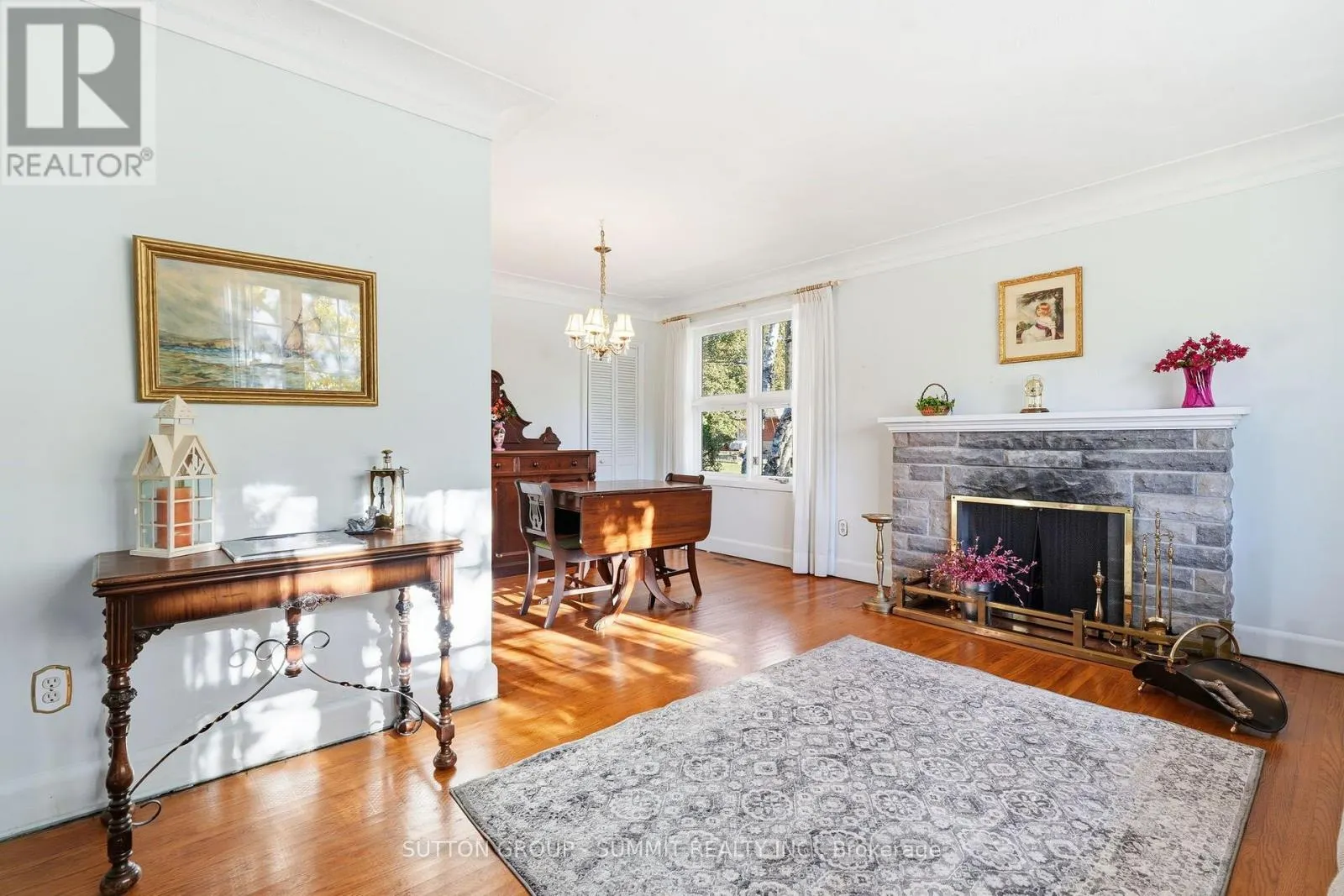 2117 MAPLEWOOD DRIVE
