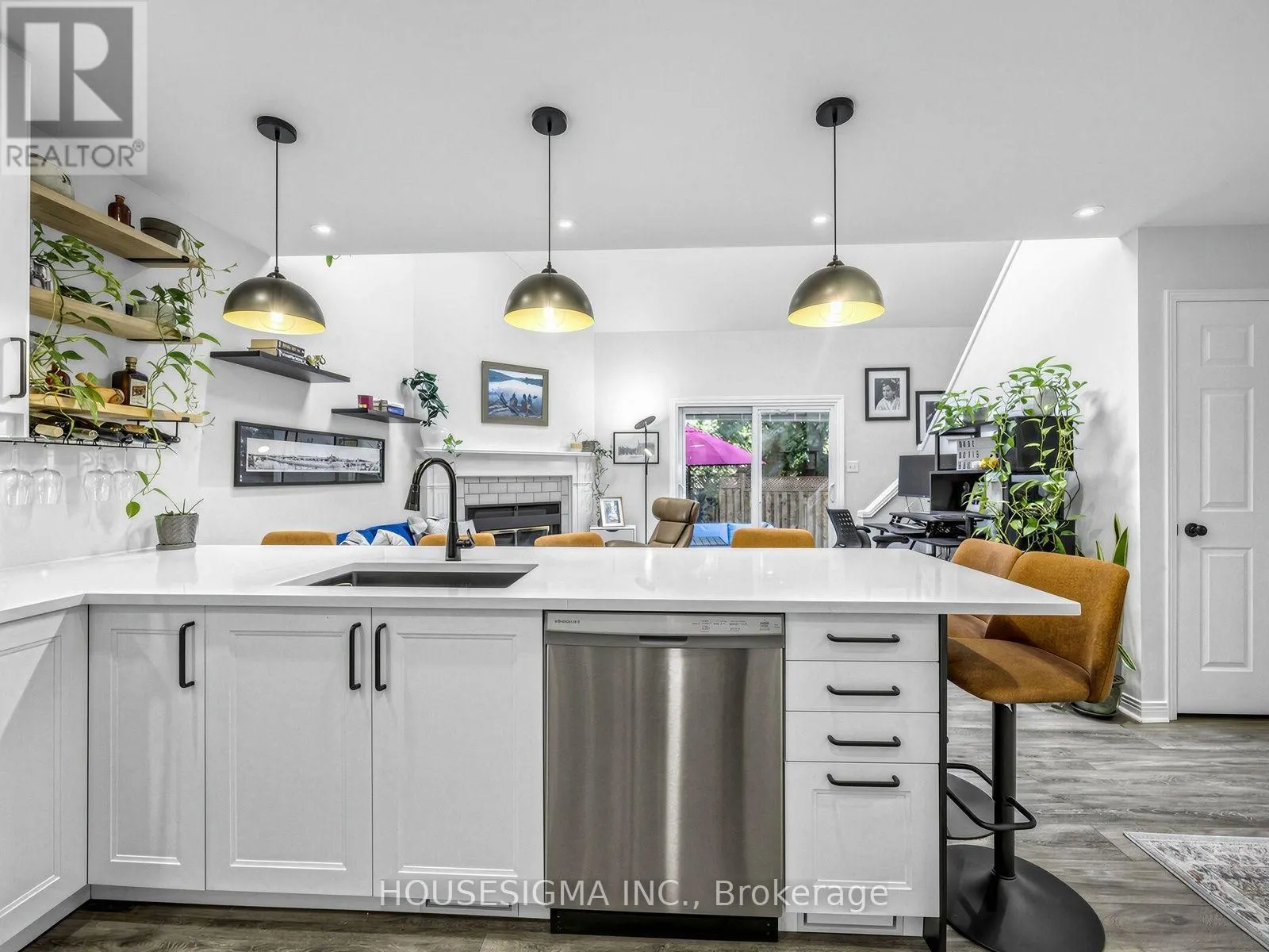 17 - 935 KING ROAD