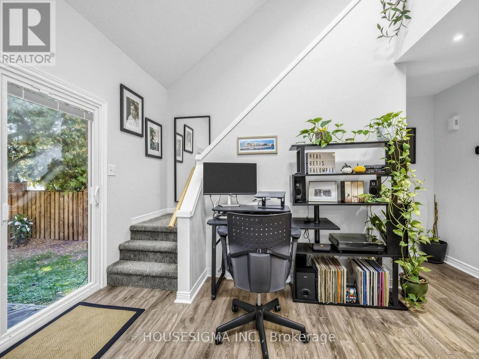 17 - 935 KING ROAD