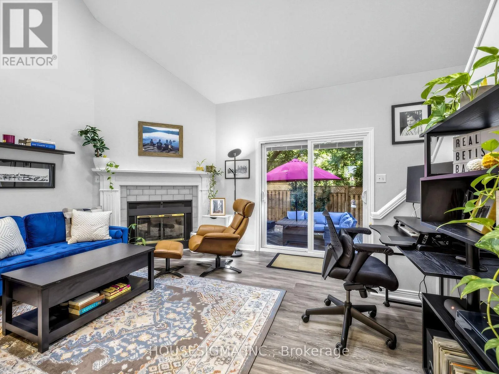 17 - 935 KING ROAD