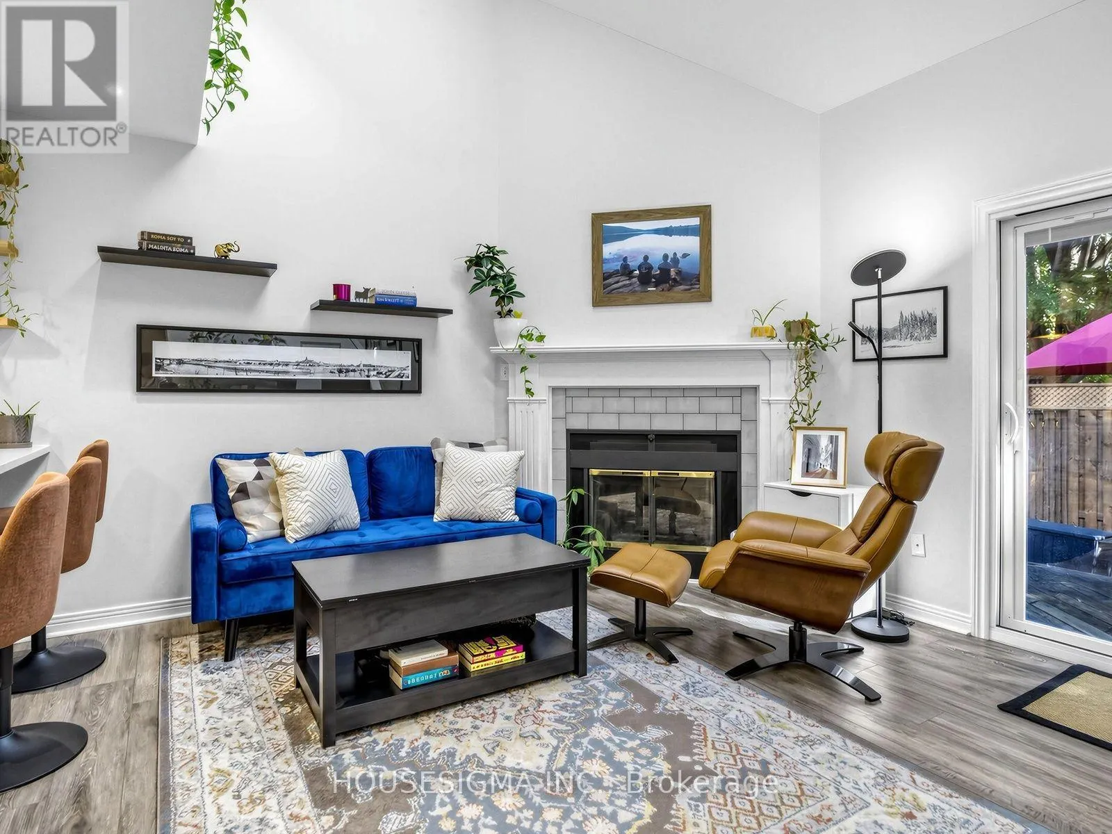 17 - 935 KING ROAD