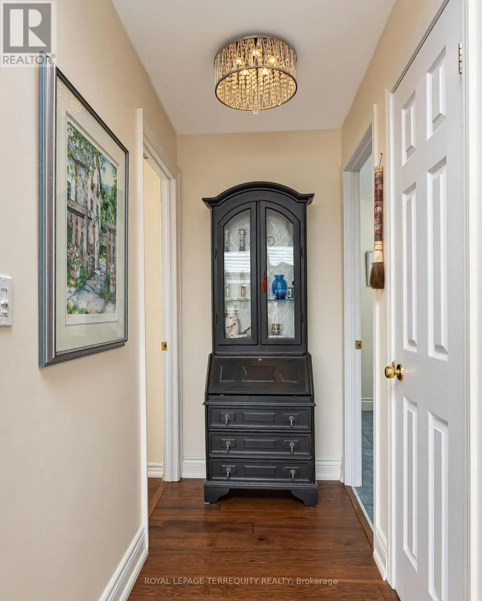 407 - 935 ROYAL YORK ROAD