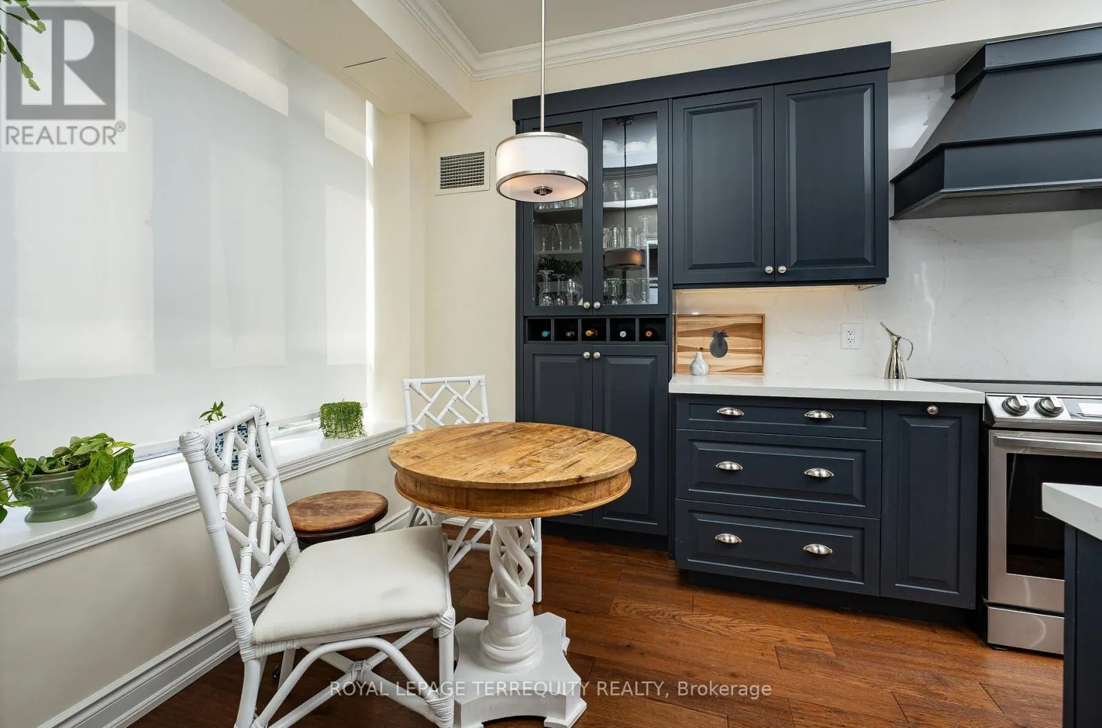 407 - 935 ROYAL YORK ROAD