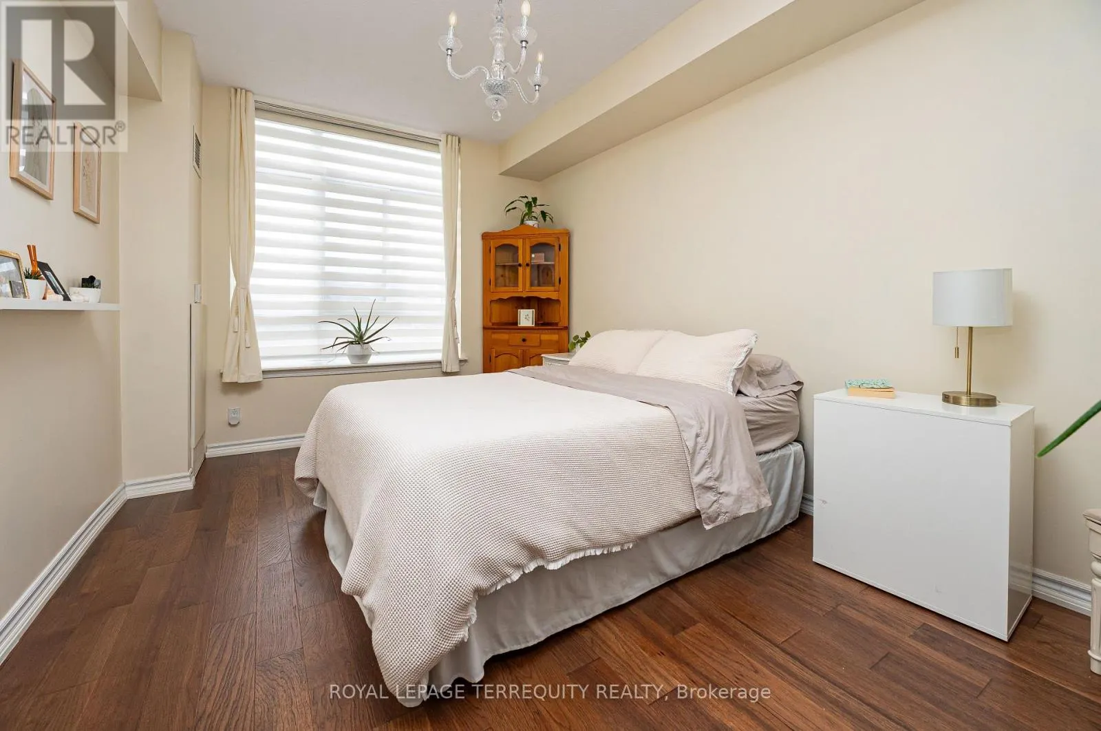 407 - 935 ROYAL YORK ROAD