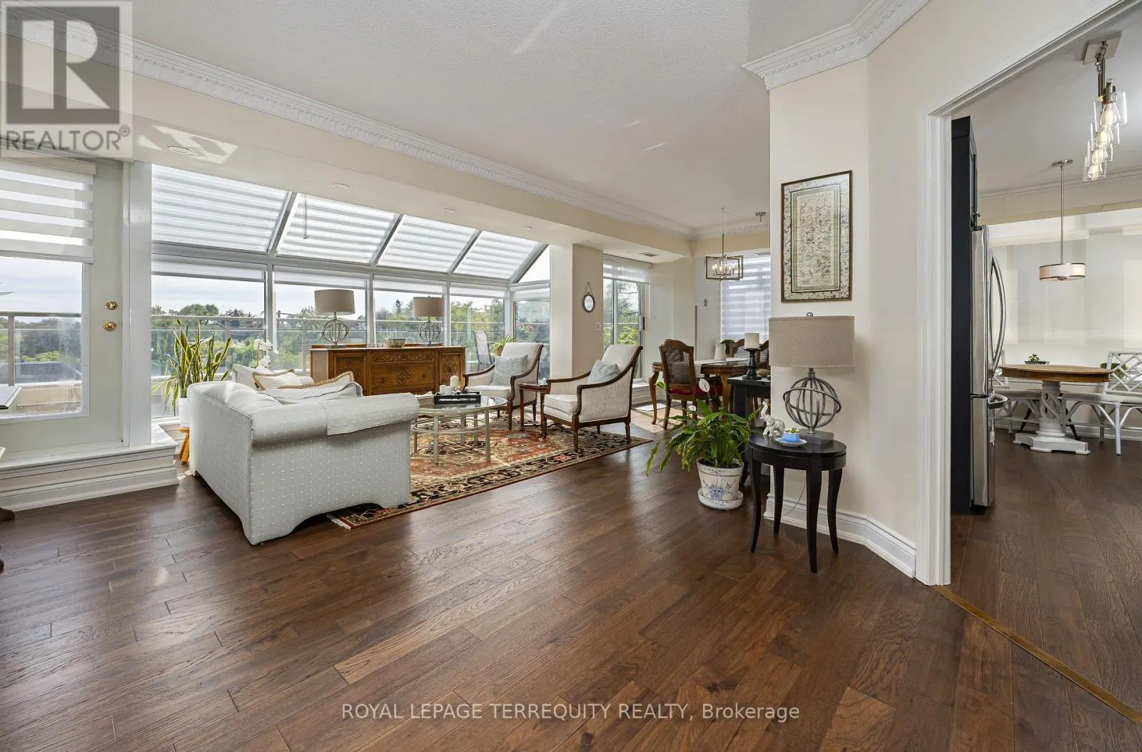 407 - 935 ROYAL YORK ROAD