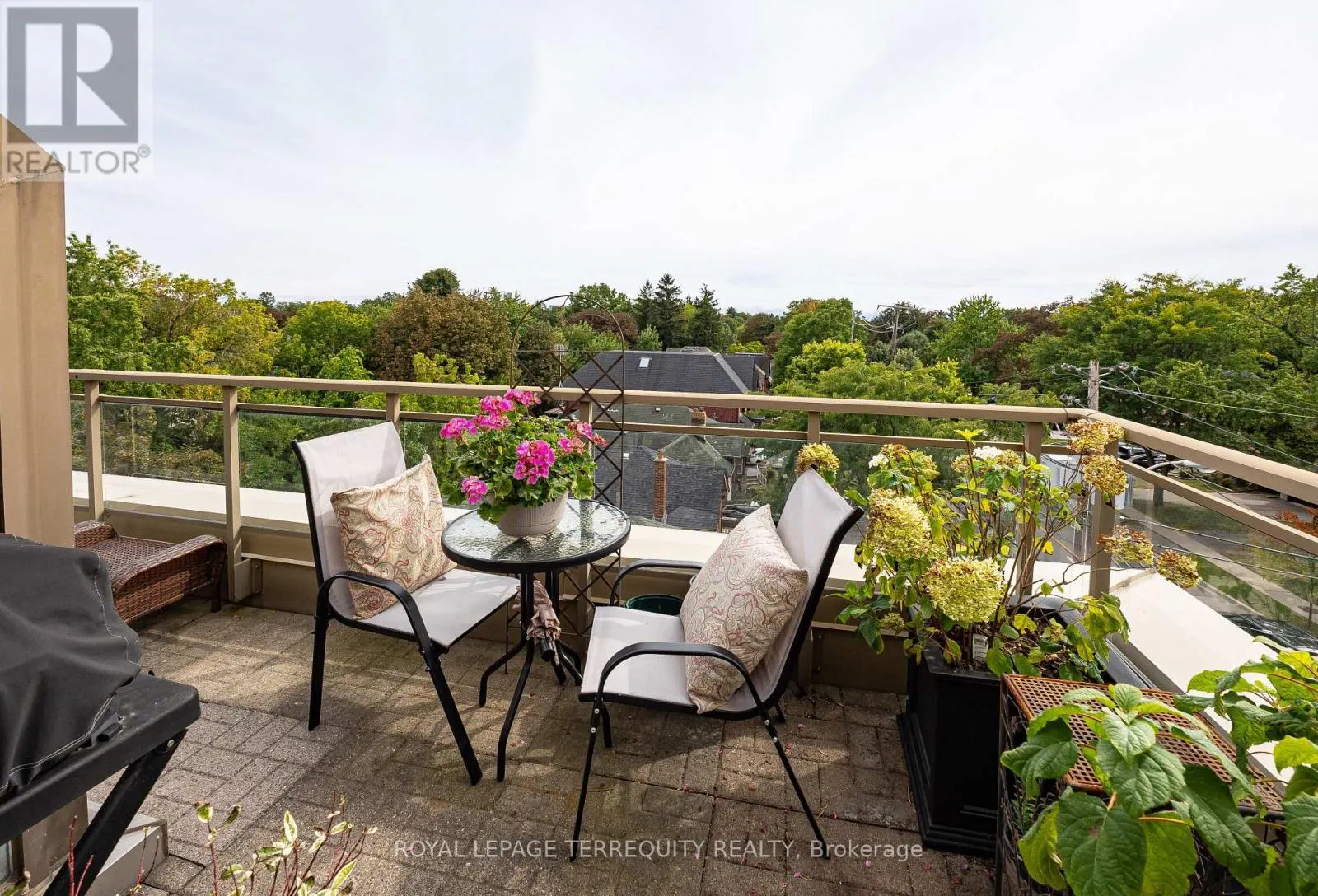 407 - 935 ROYAL YORK ROAD
