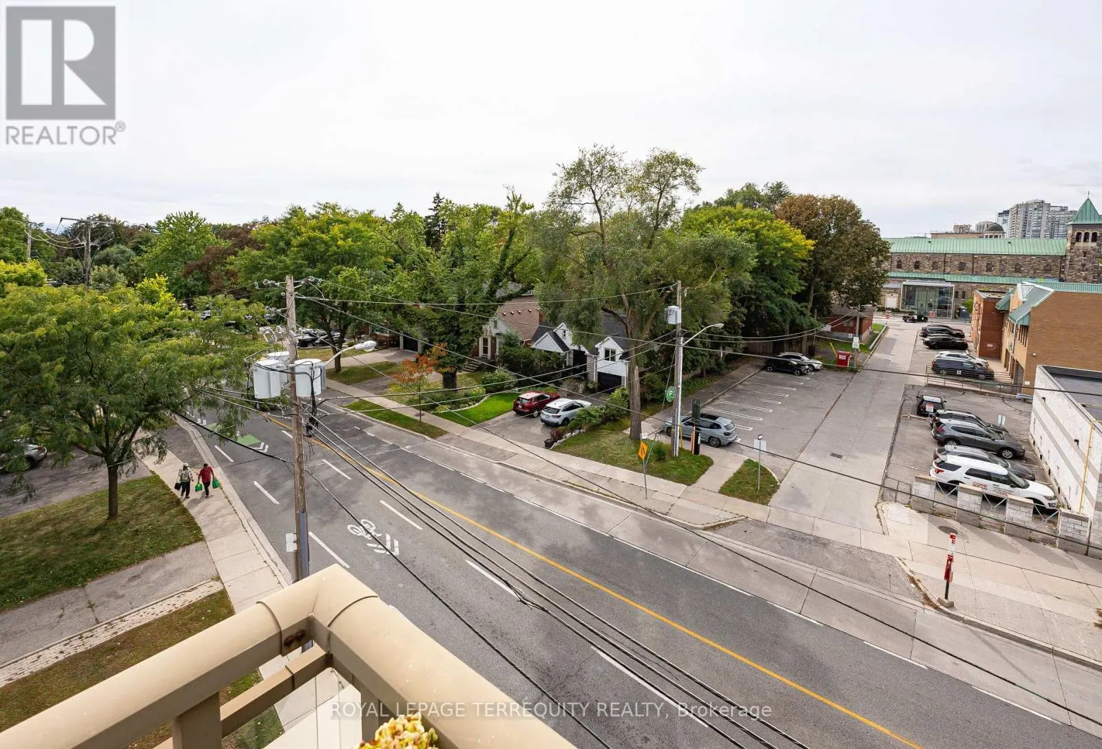 407 - 935 ROYAL YORK ROAD