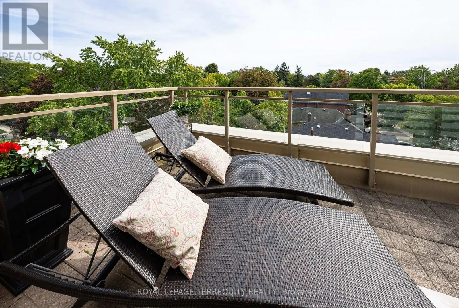 407 - 935 ROYAL YORK ROAD