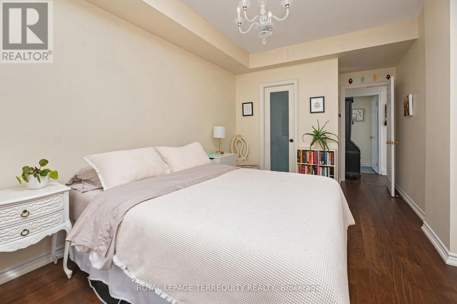 407 - 935 ROYAL YORK ROAD