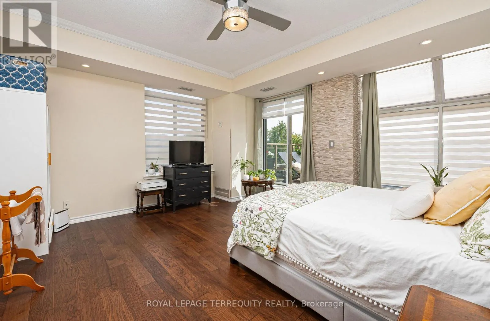 407 - 935 ROYAL YORK ROAD
