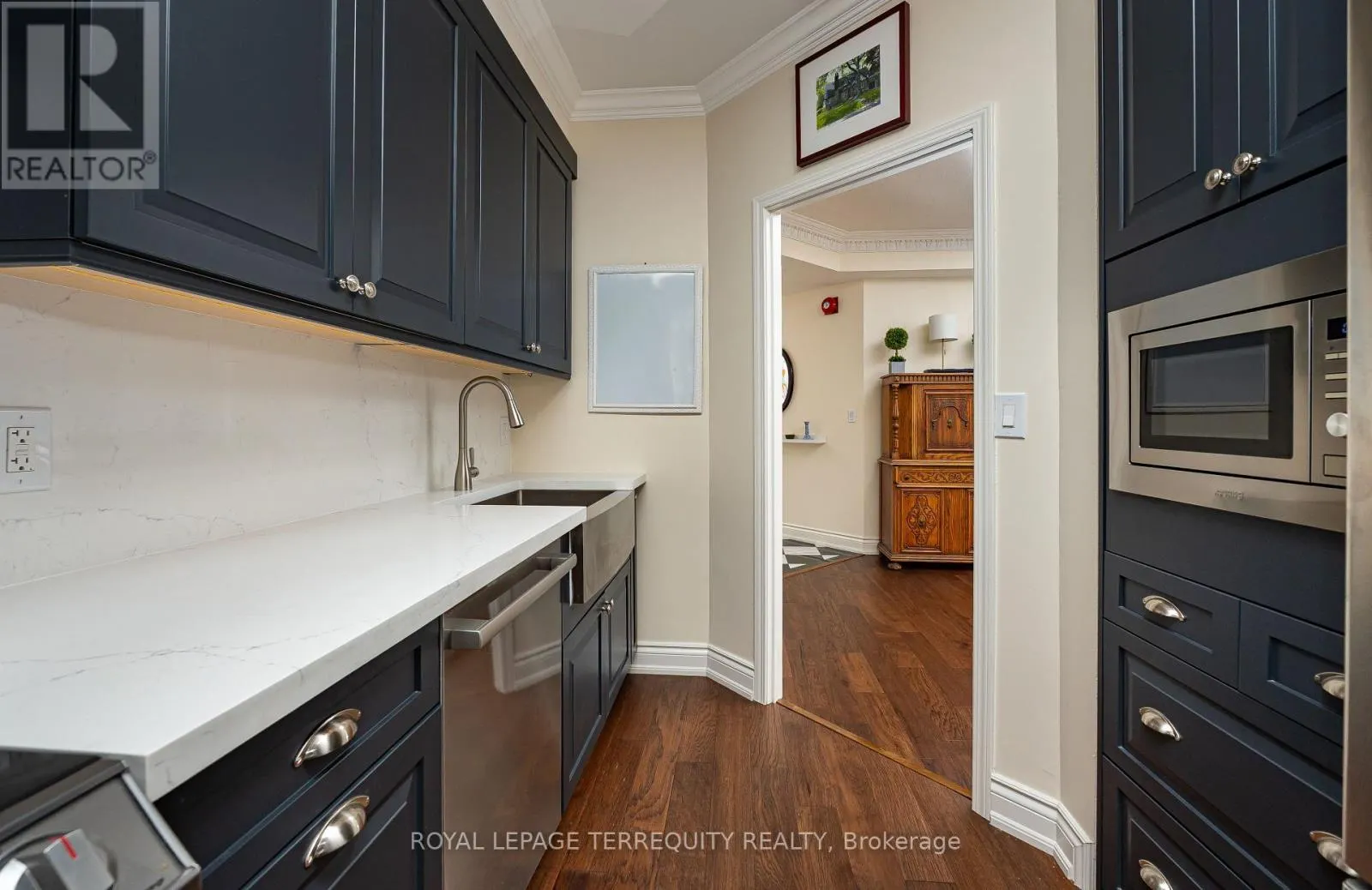 407 - 935 ROYAL YORK ROAD