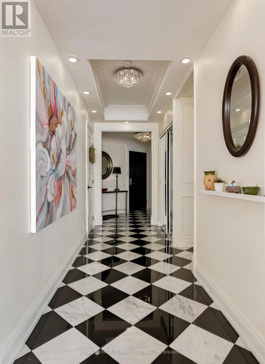 407 - 935 ROYAL YORK ROAD