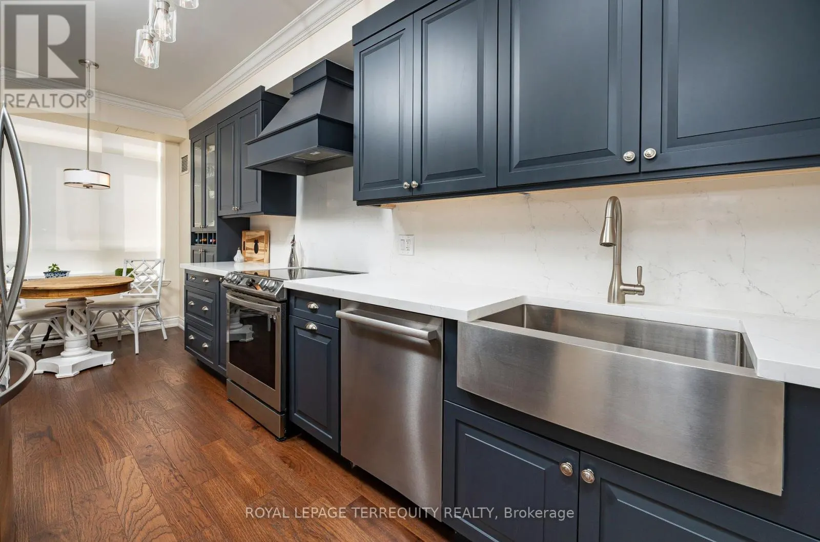 407 - 935 ROYAL YORK ROAD
