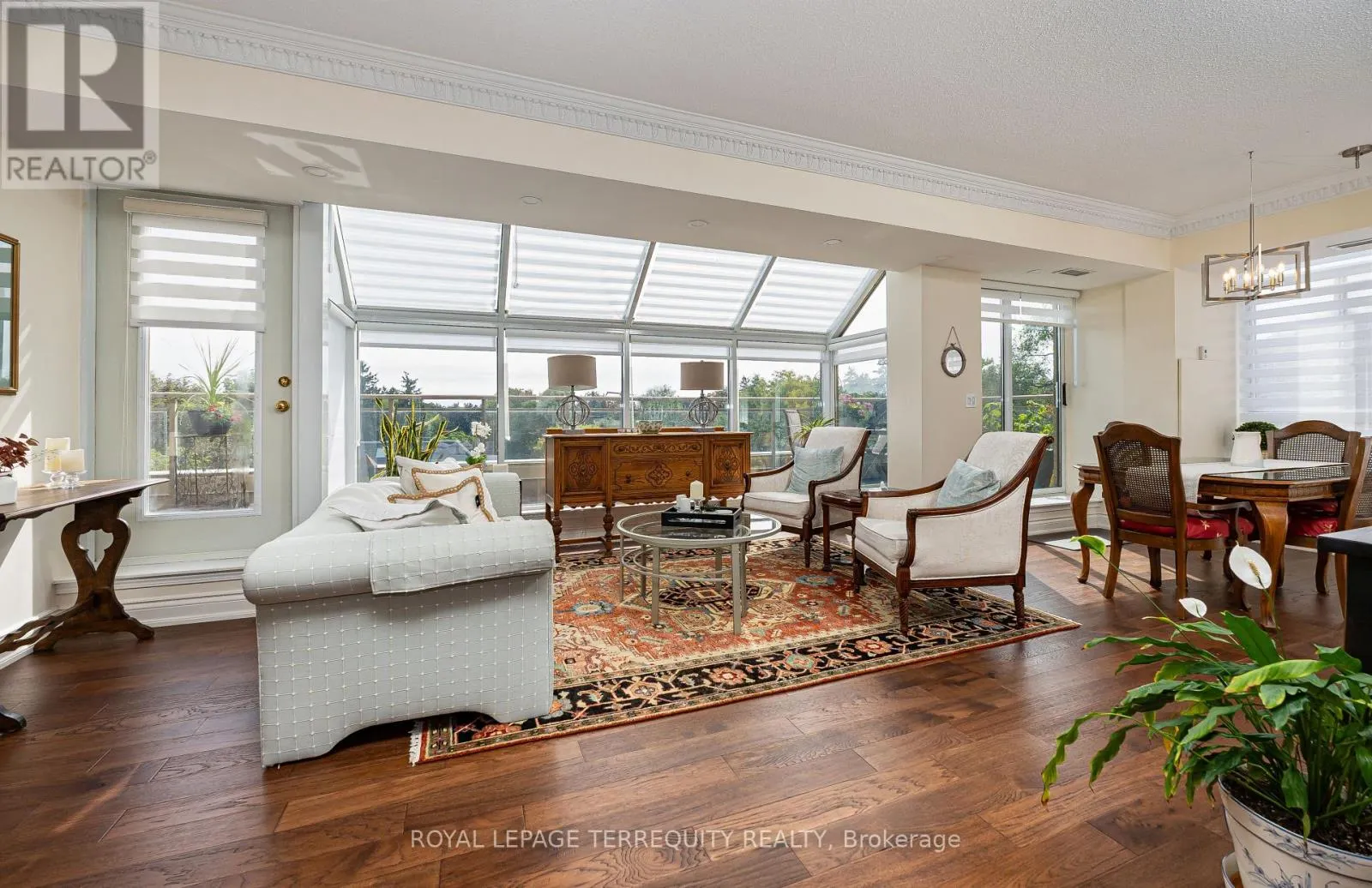 407 - 935 ROYAL YORK ROAD