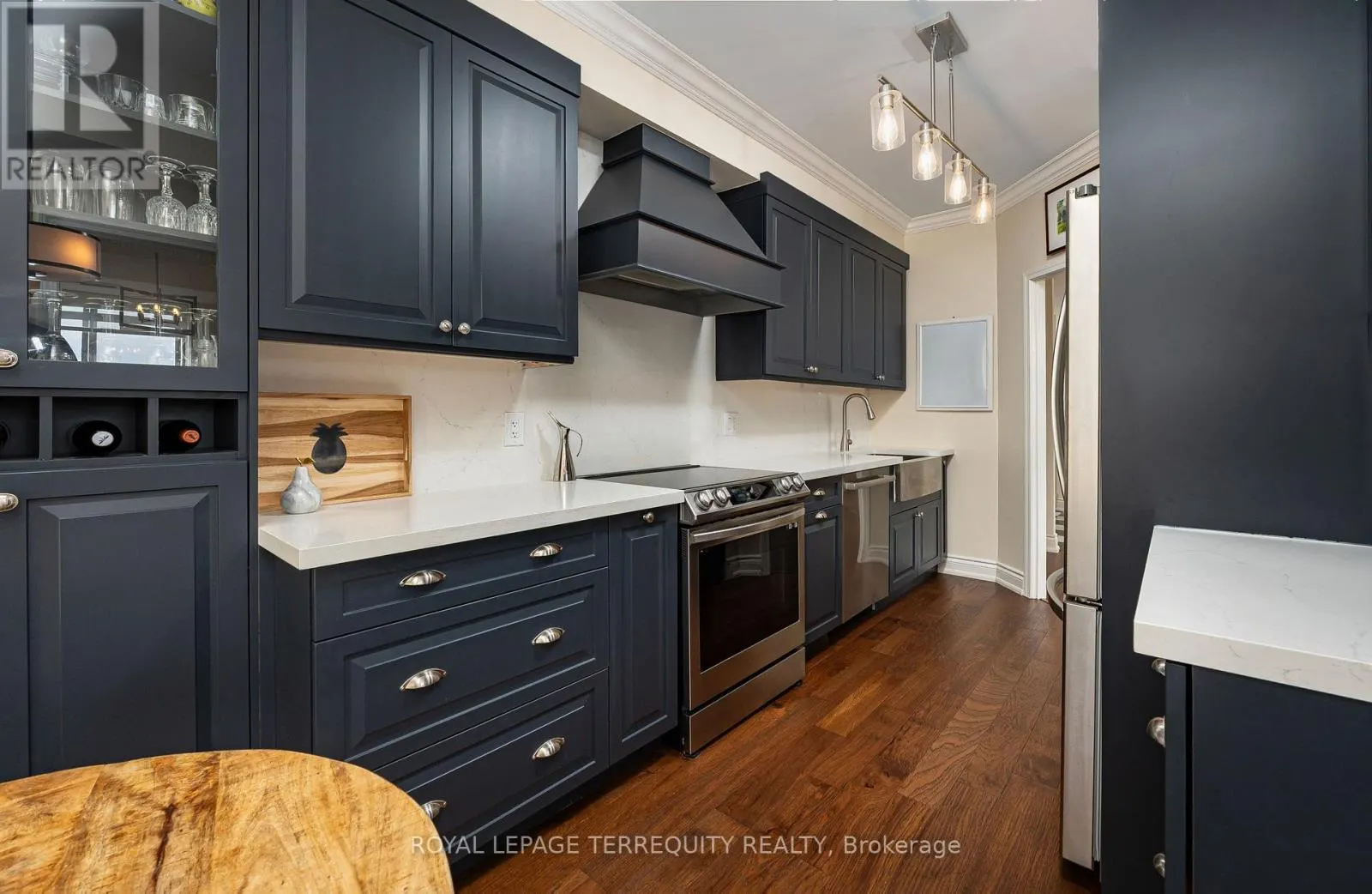 407 - 935 ROYAL YORK ROAD