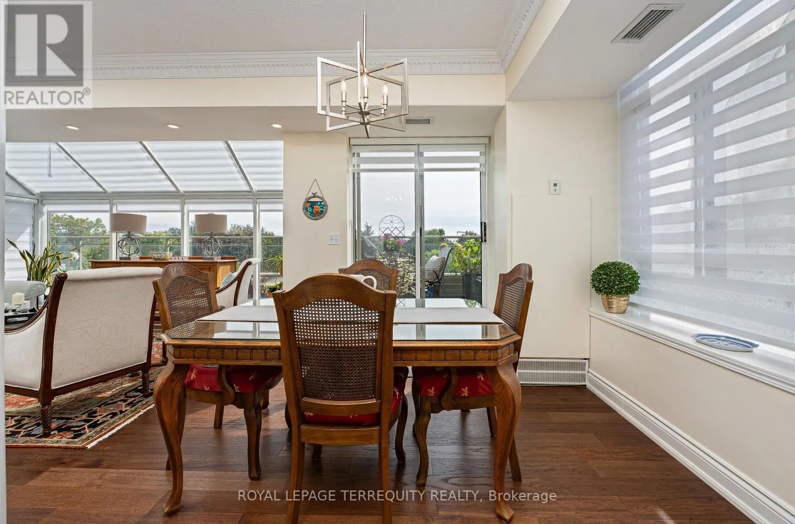 407 - 935 ROYAL YORK ROAD