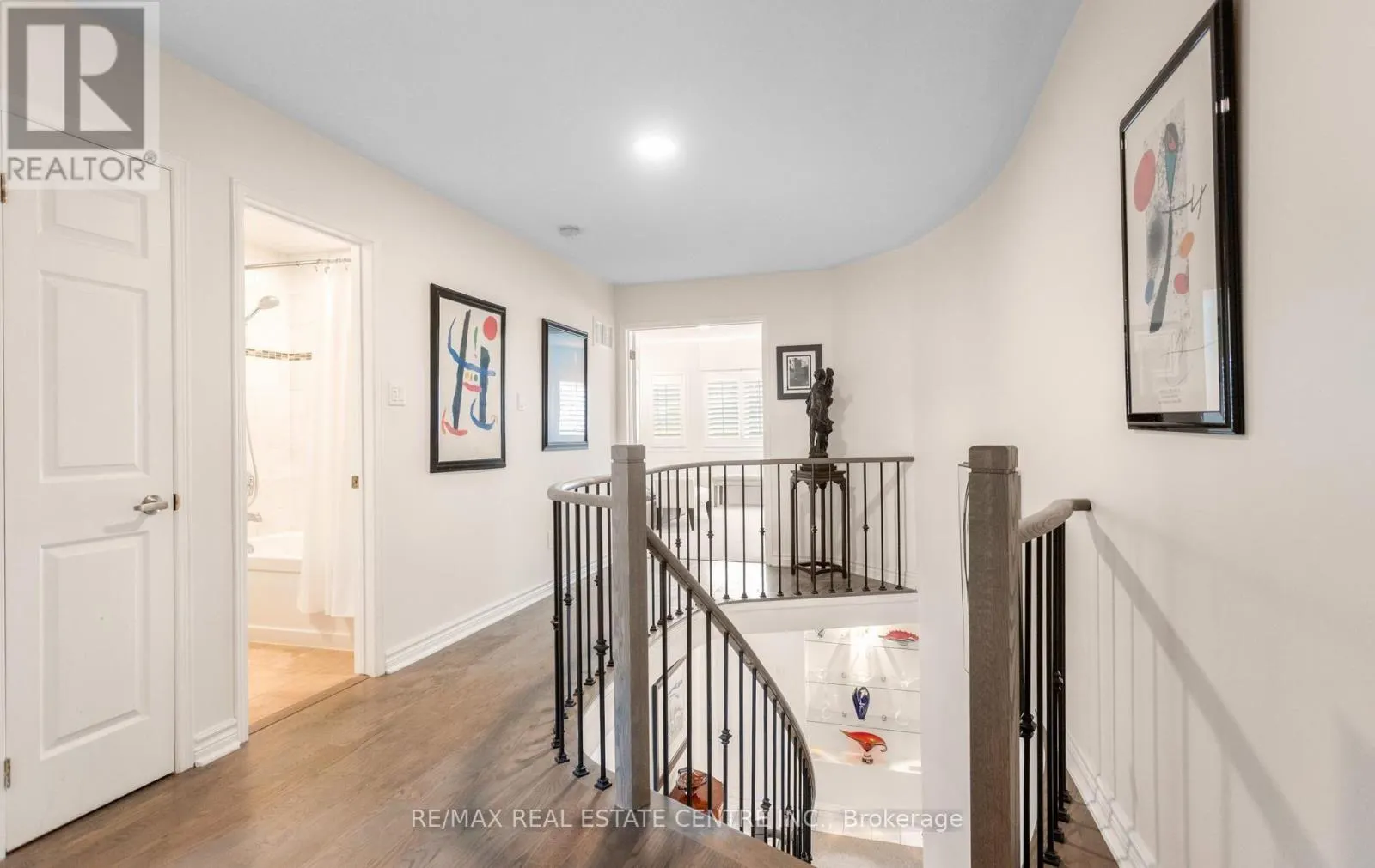 40 HEPBURN CRESCENT N