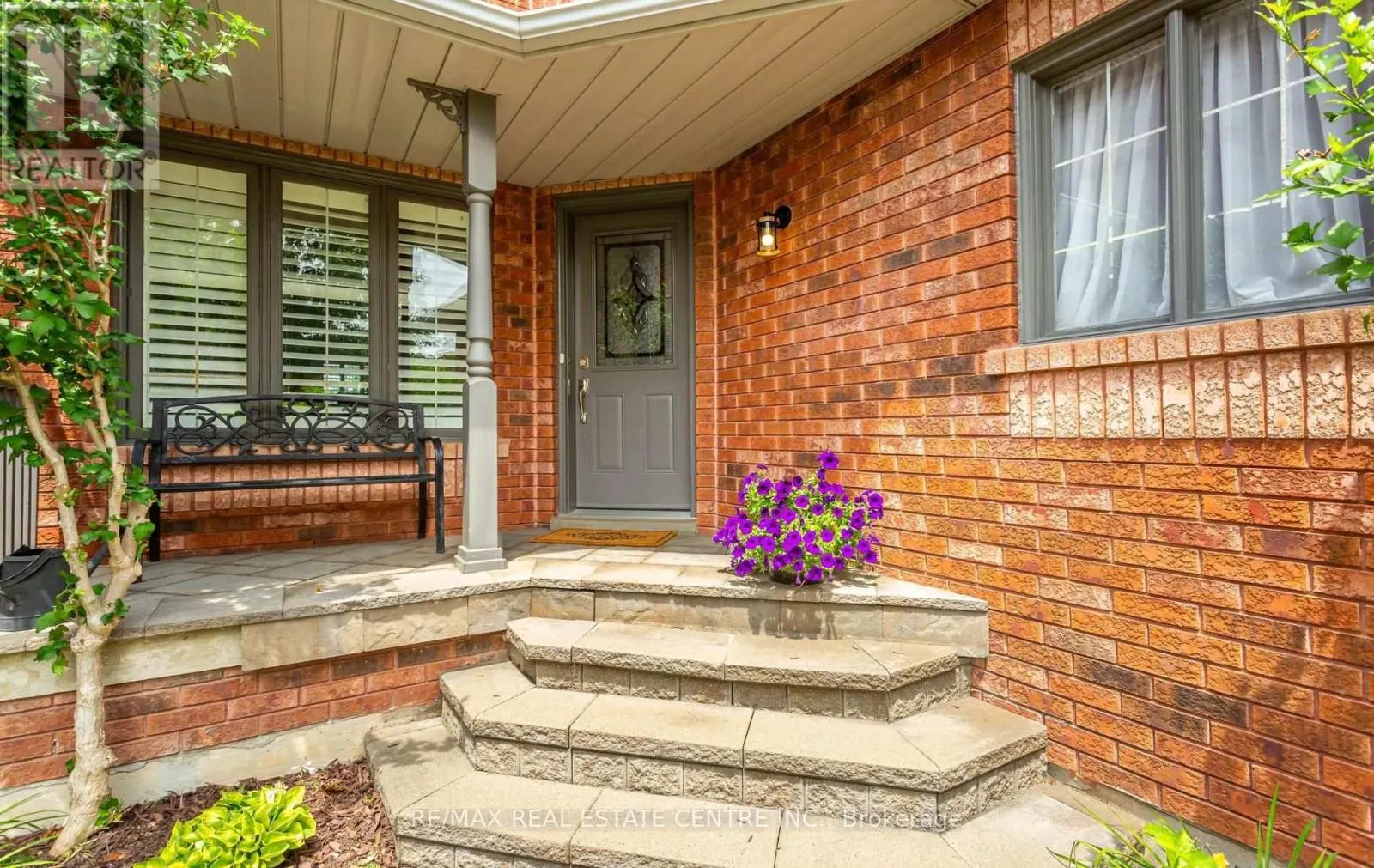 40 HEPBURN CRESCENT N