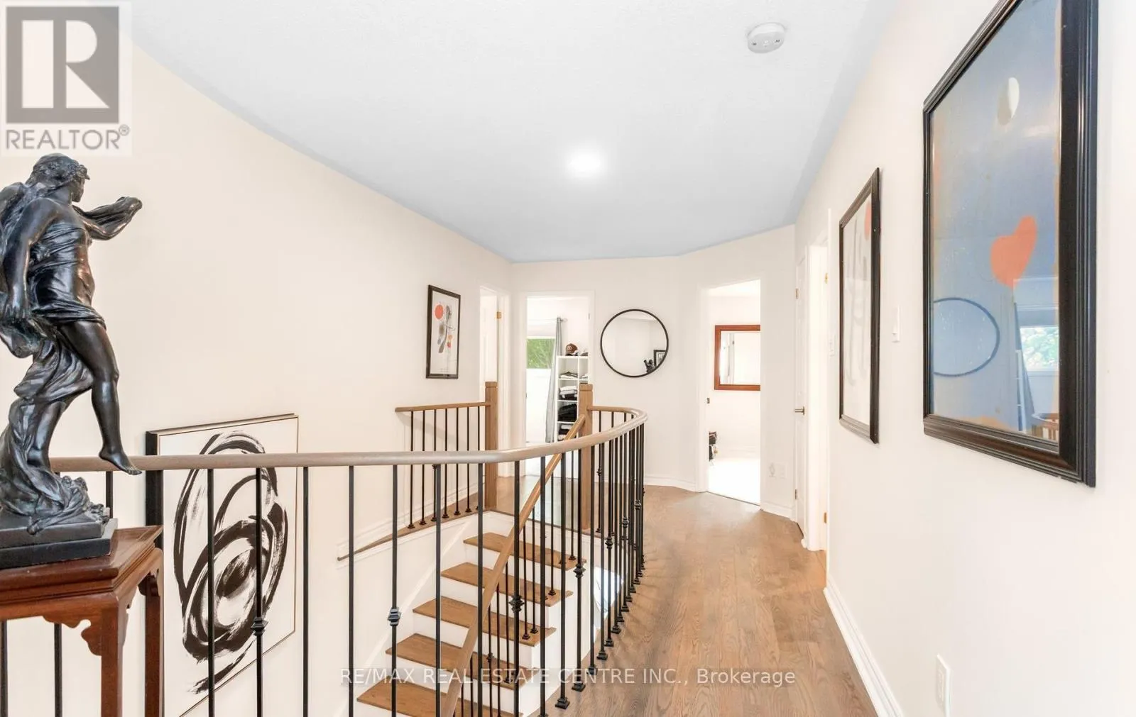 40 HEPBURN CRESCENT N