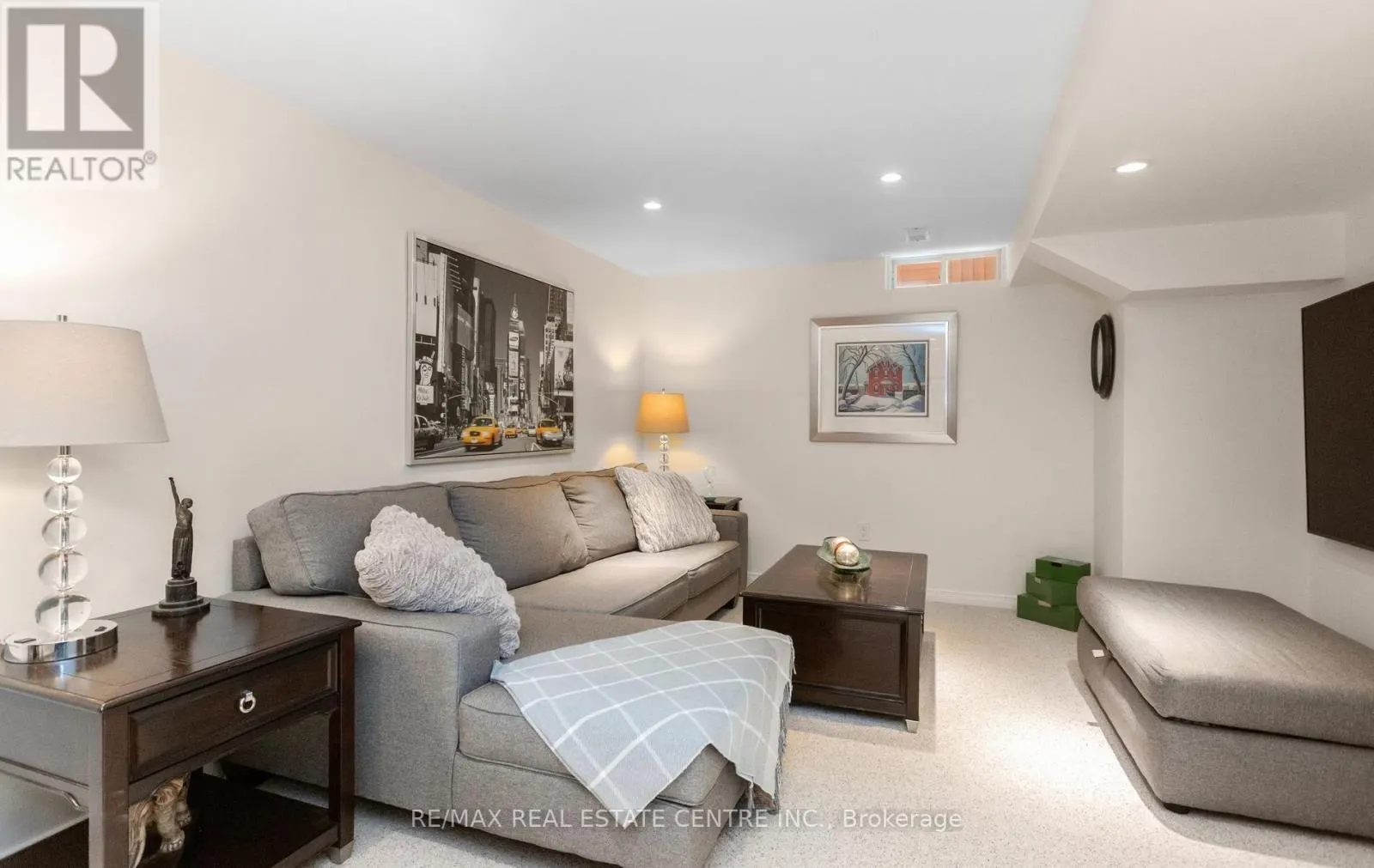 40 HEPBURN CRESCENT N