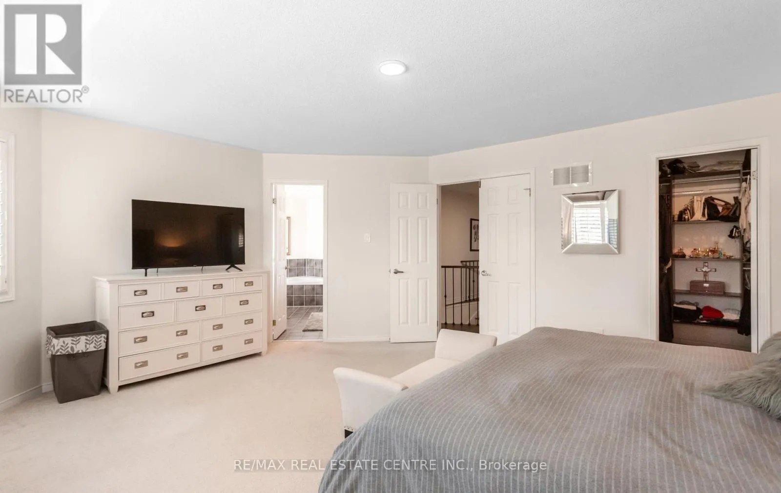 40 HEPBURN CRESCENT N