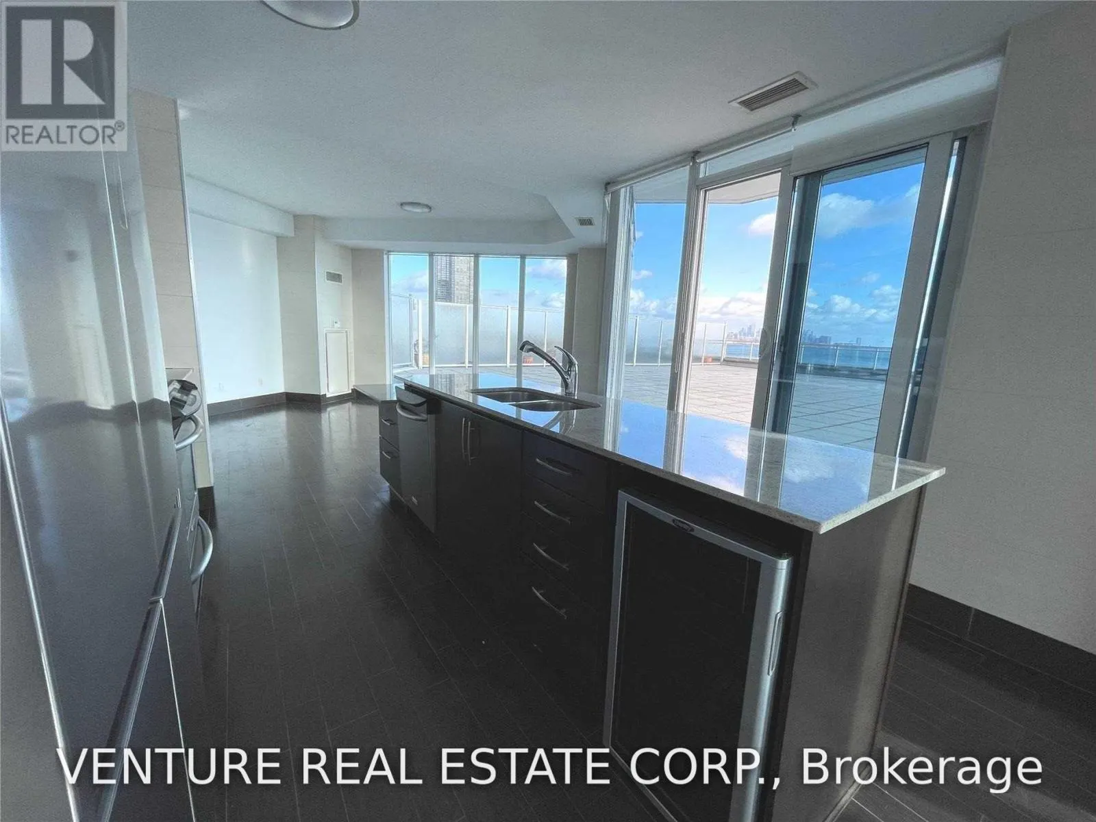512 - 58 MARINE PARADE DRIVE
